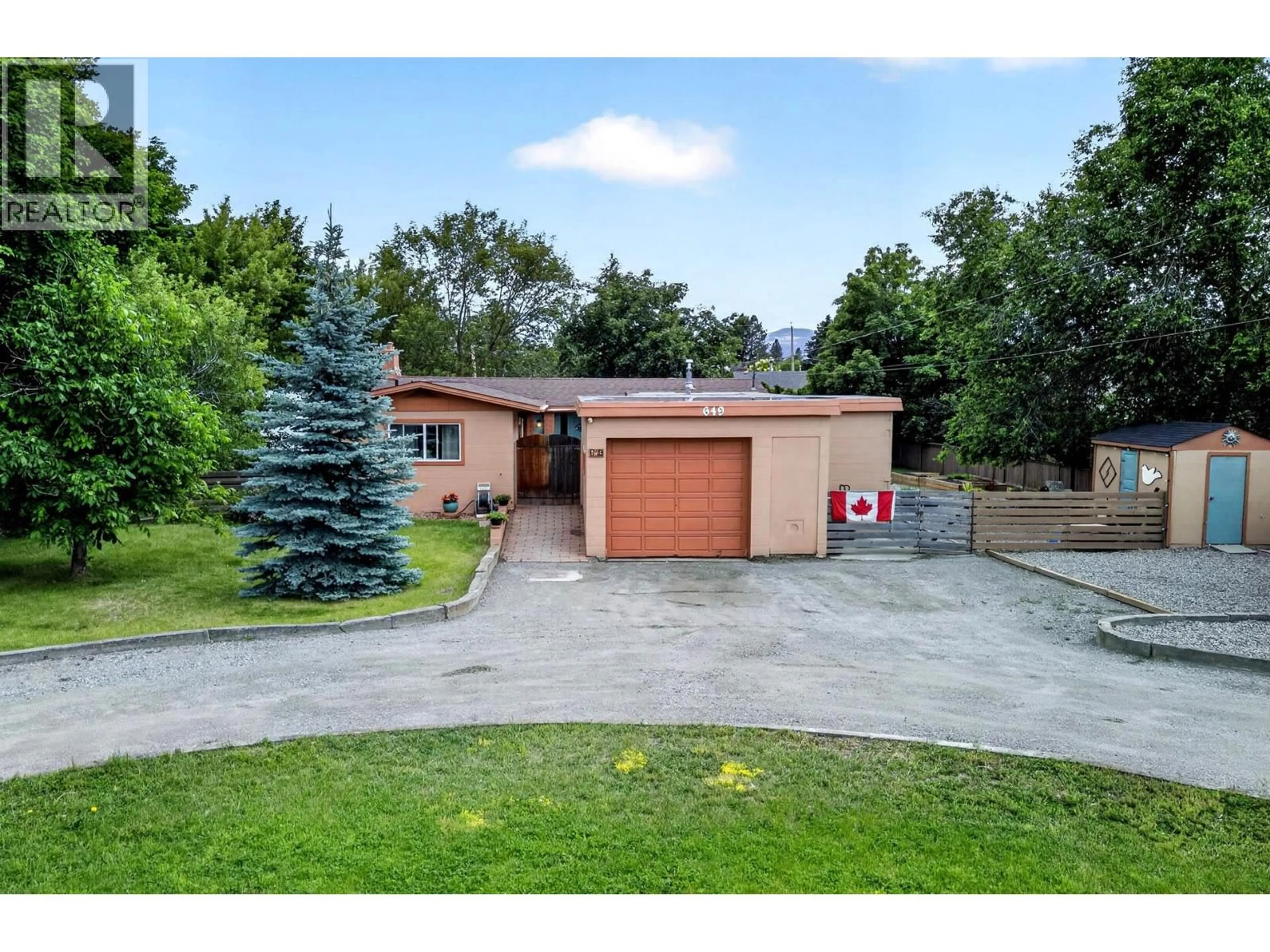 A pic from outside/outdoor area/front of a property/back of a property/a pic from drone, street for 649 SICAMORE DRIVE, Kamloops British Columbia V2B6R6
