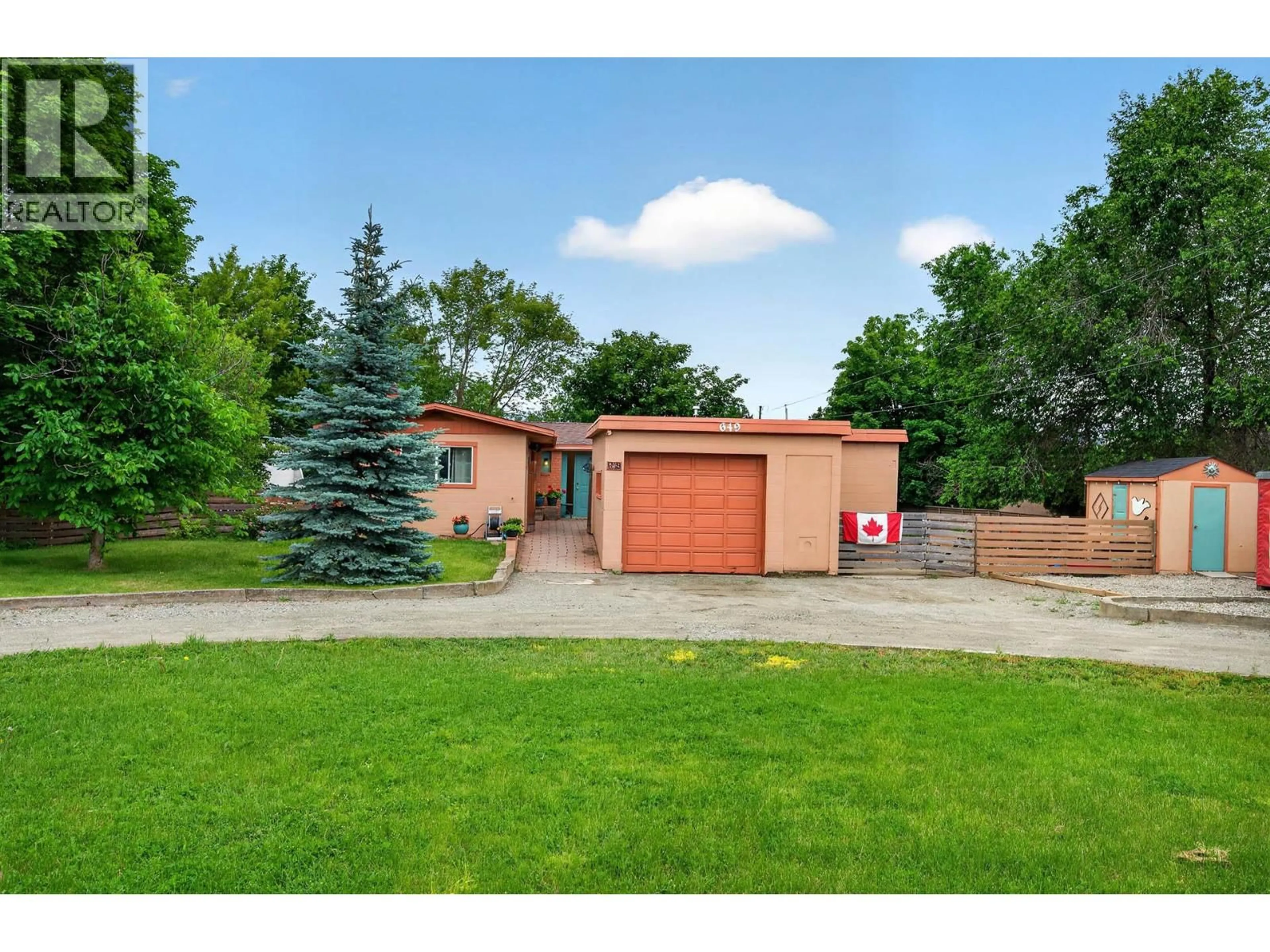 A pic from outside/outdoor area/front of a property/back of a property/a pic from drone, street for 649 SICAMORE DRIVE, Kamloops British Columbia V2B6R6