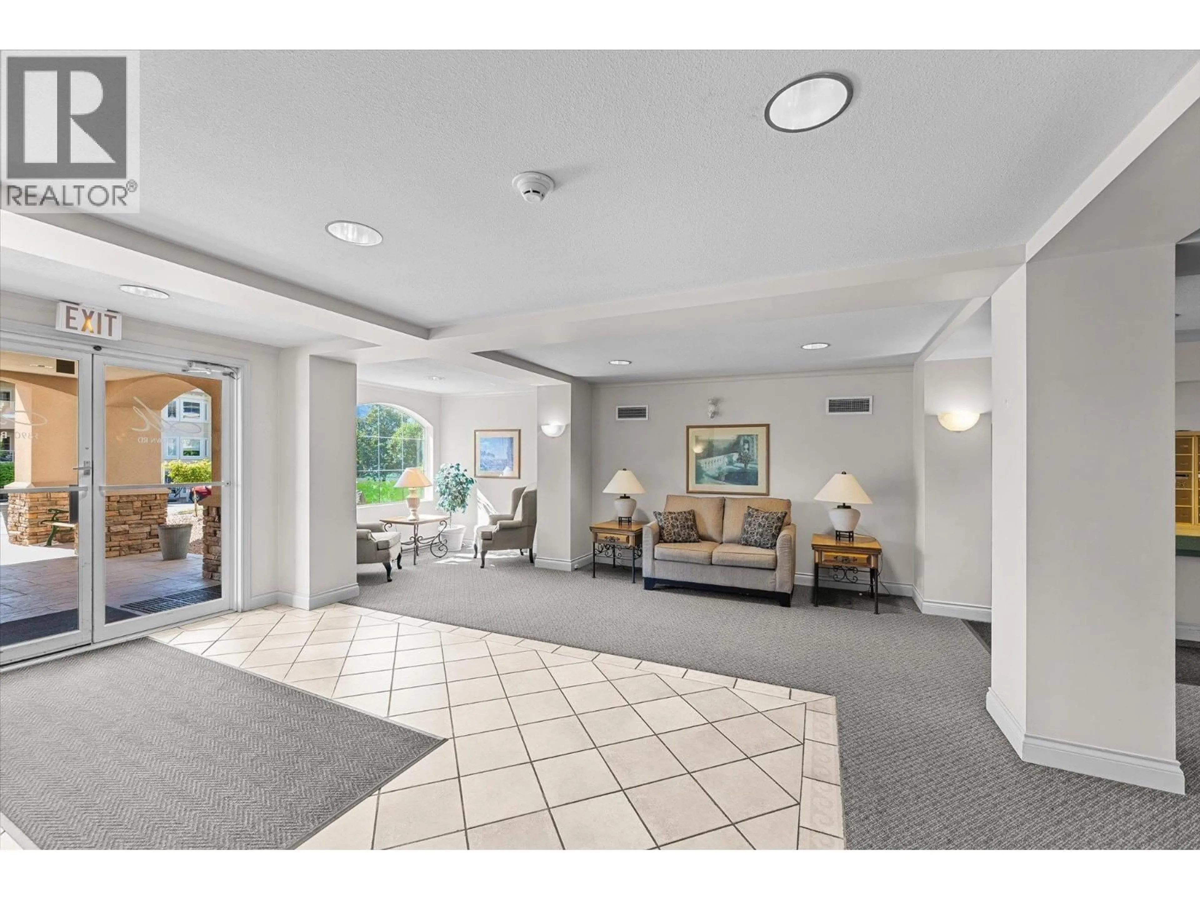 Indoor foyer for 109 - 3890 BROWN ROAD, West Kelowna British Columbia V4T2N9