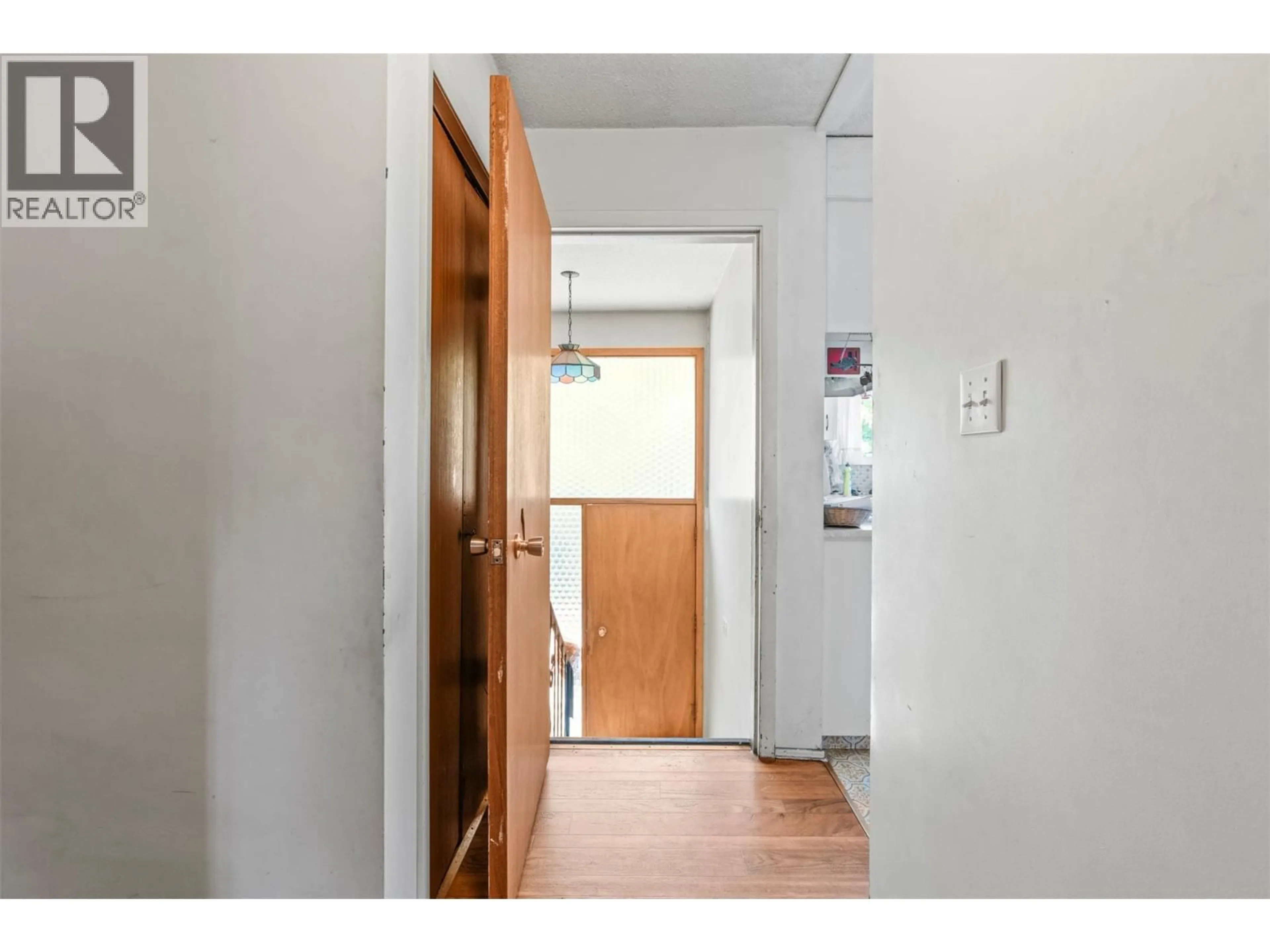 Indoor entryway for 3706 24 AVENUE, Vernon British Columbia V1T1L9