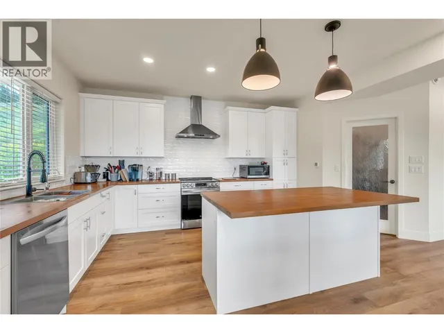 318 HIDDEN VALLEY ROAD, Princeton 3