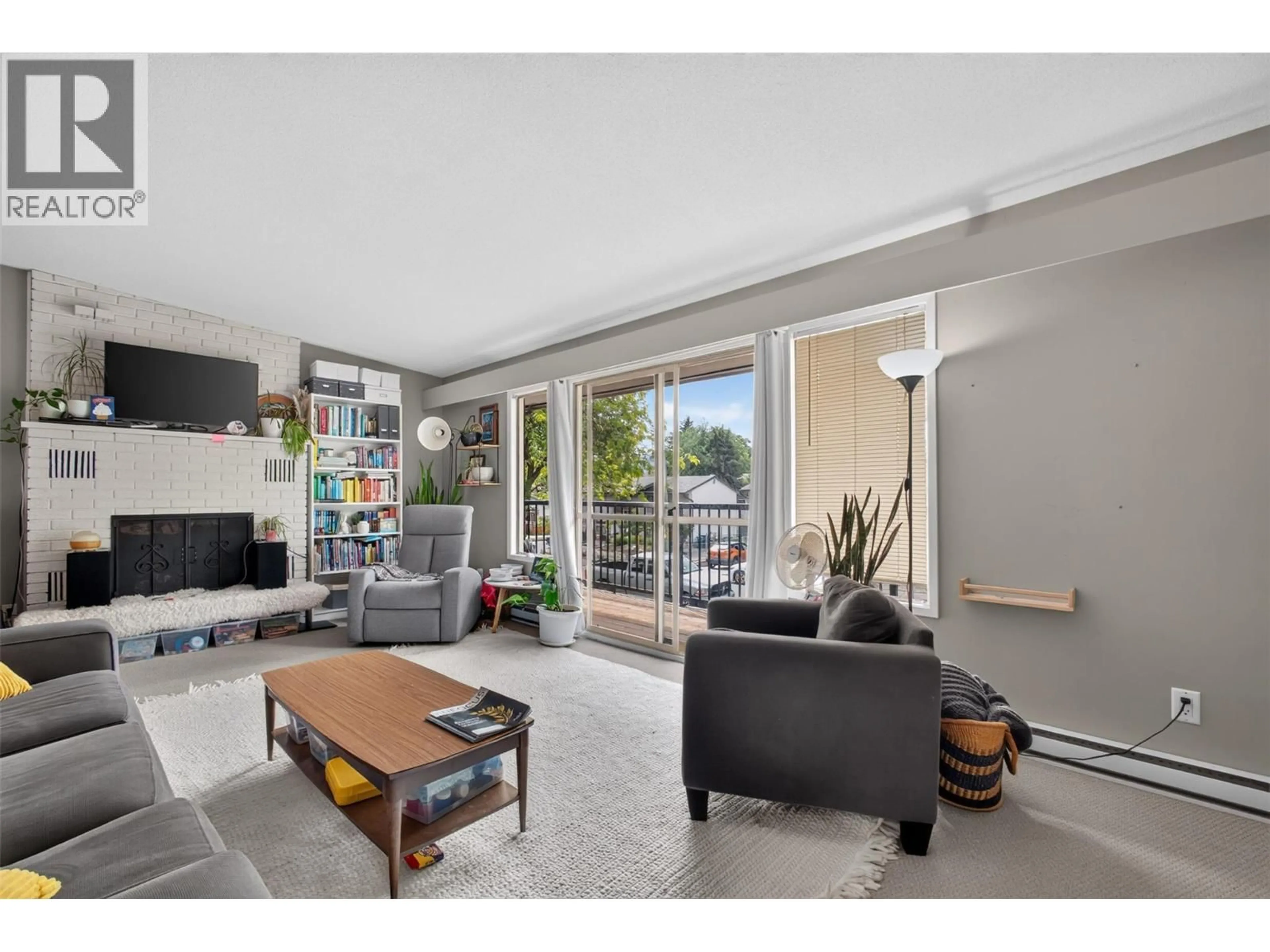 Living room with furniture, unknown for 1480 LEASIDE AVENUE, Kelowna British Columbia V1Y3X5