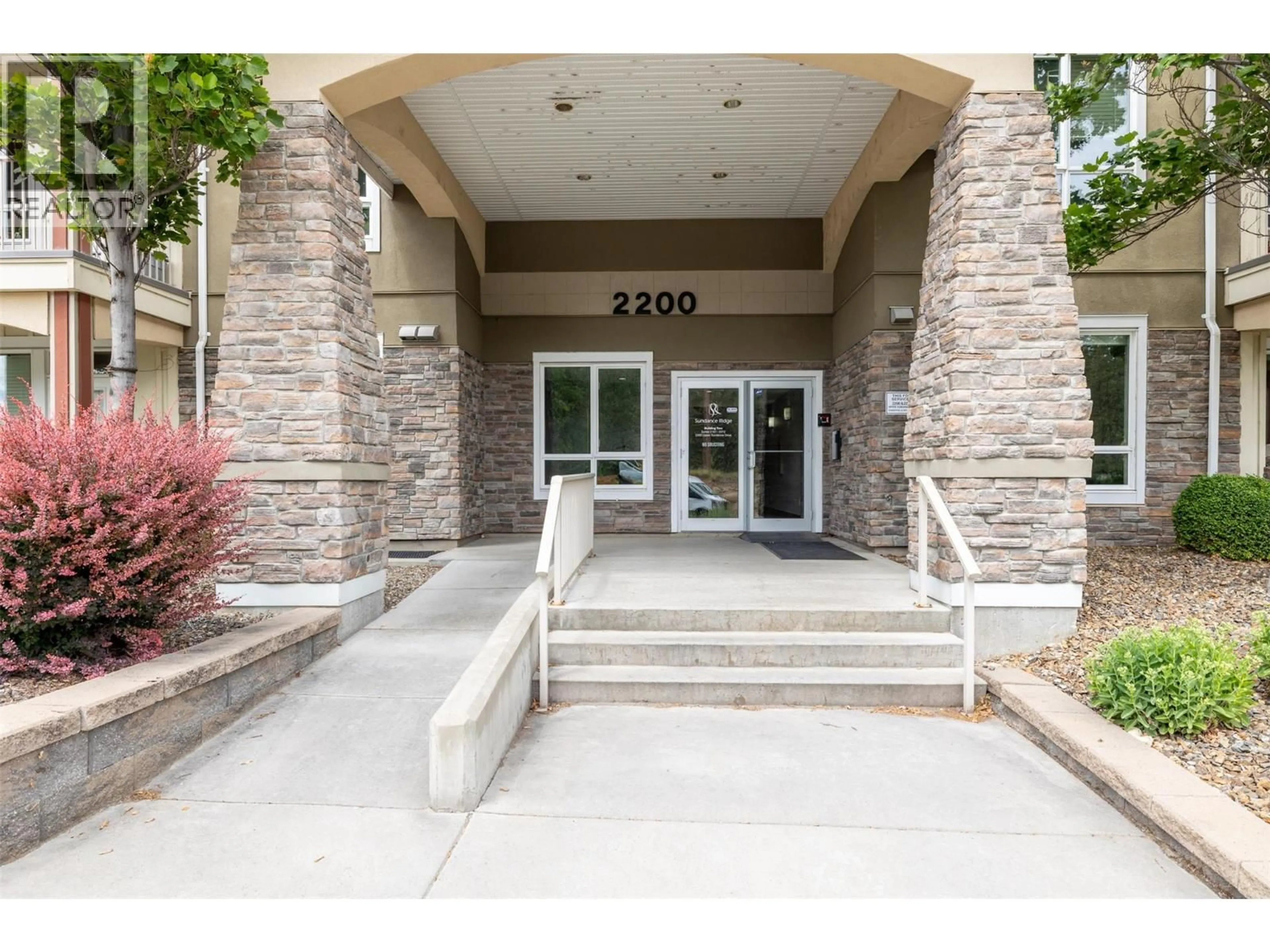 Indoor foyer for 2105 - 2200 UPPER SUNDANCE DRIVE, West Kelowna British Columbia V4T3E8