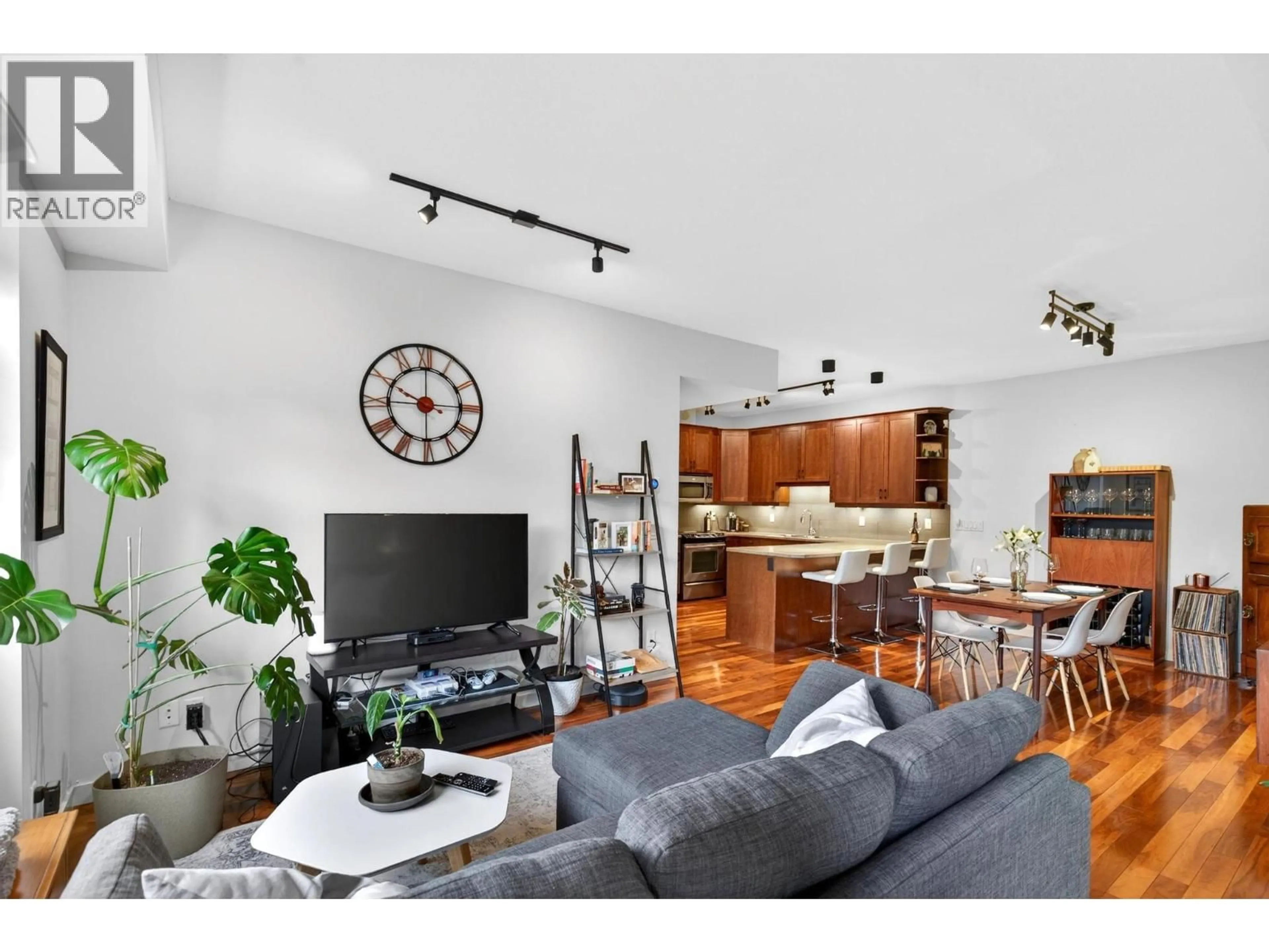 Living room with furniture, unknown for 206 - 511 YATES ROAD NORTH, Kelowna British Columbia V1V2X2