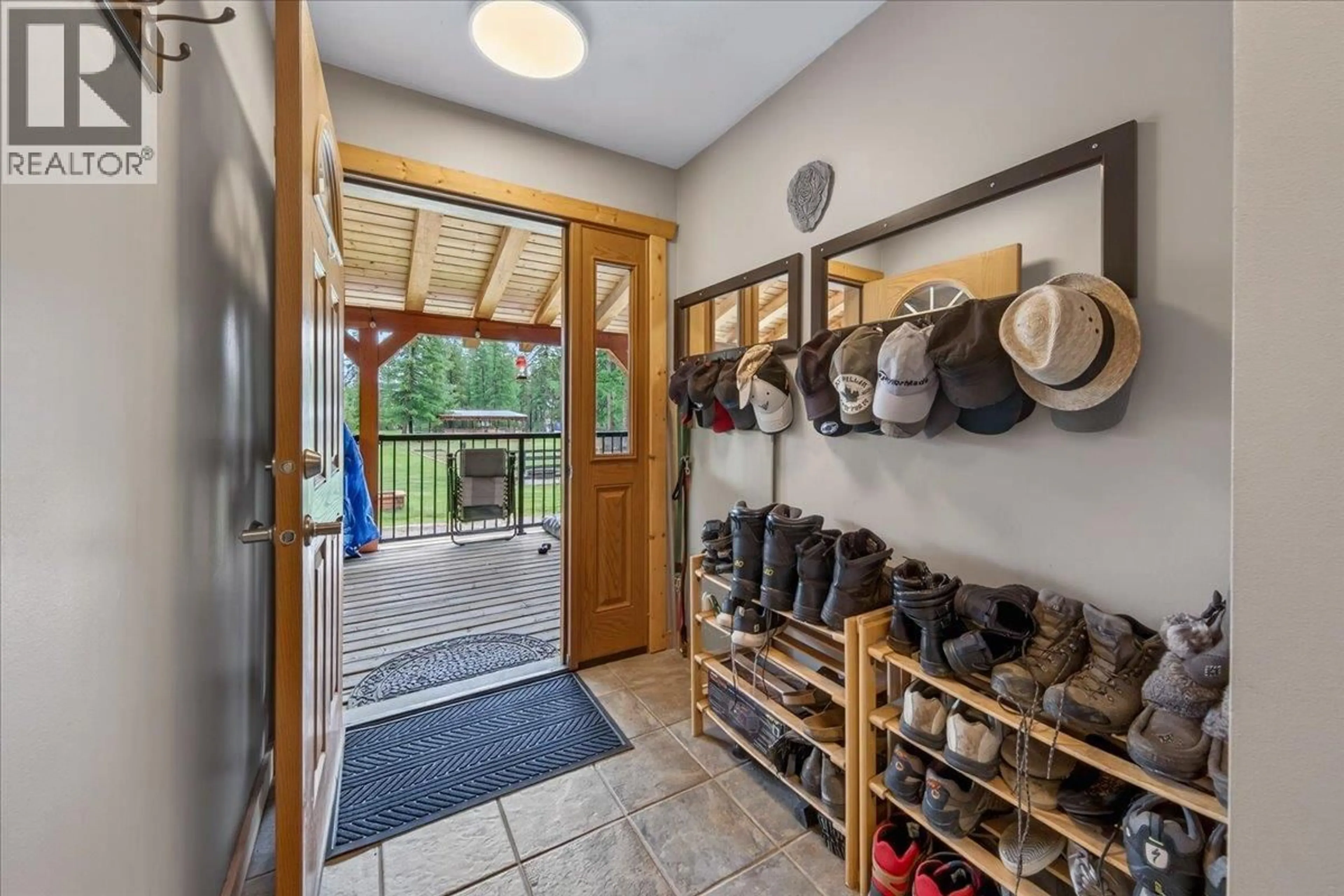 Indoor entryway for 7854 THOMPSON ROAD, Kimberley British Columbia V1A3L7