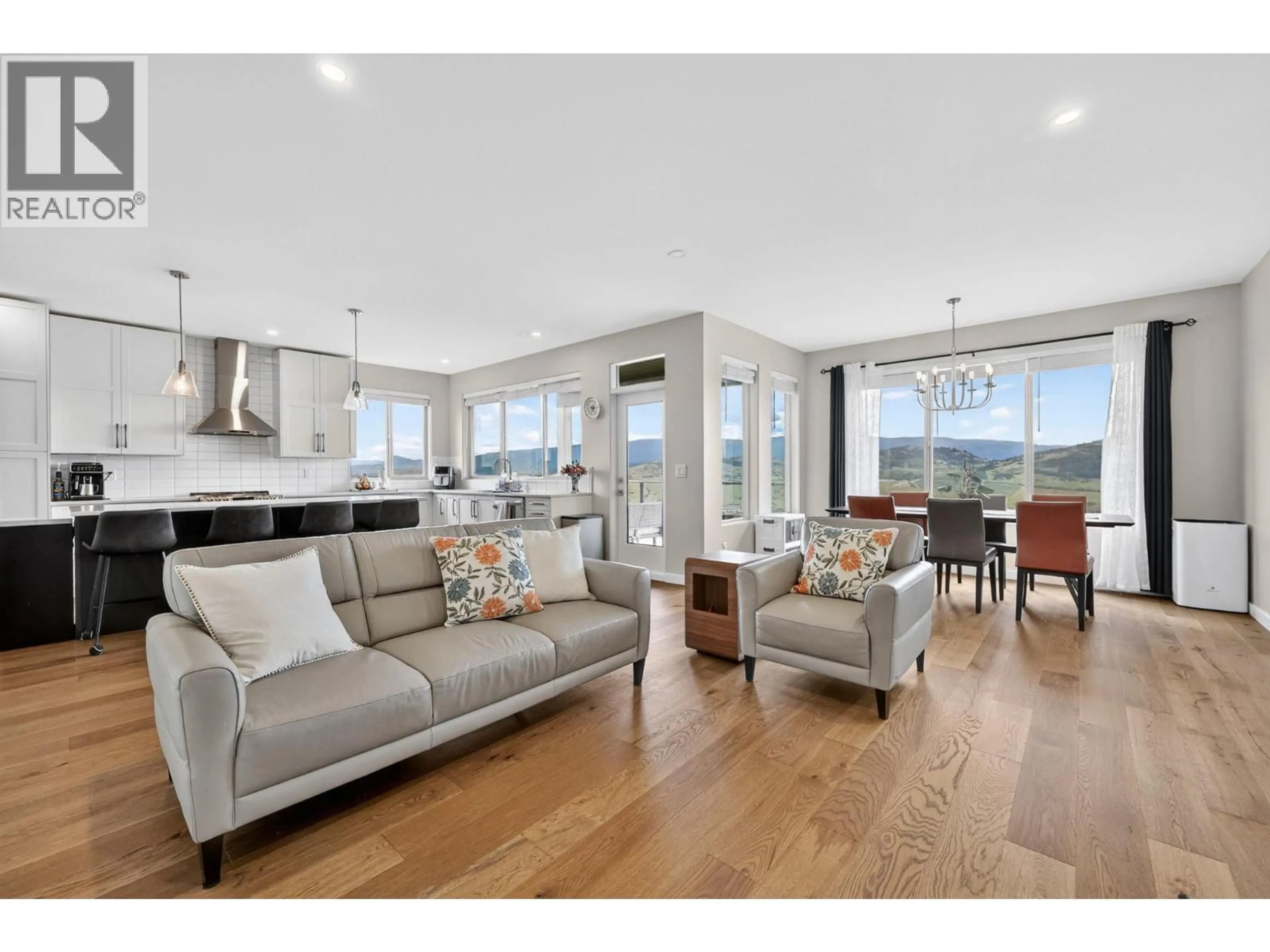 Living room with furniture, wood/laminate floor for 1 - 595 VINEYARD WAY NORTH, Vernon British Columbia V1H2M2