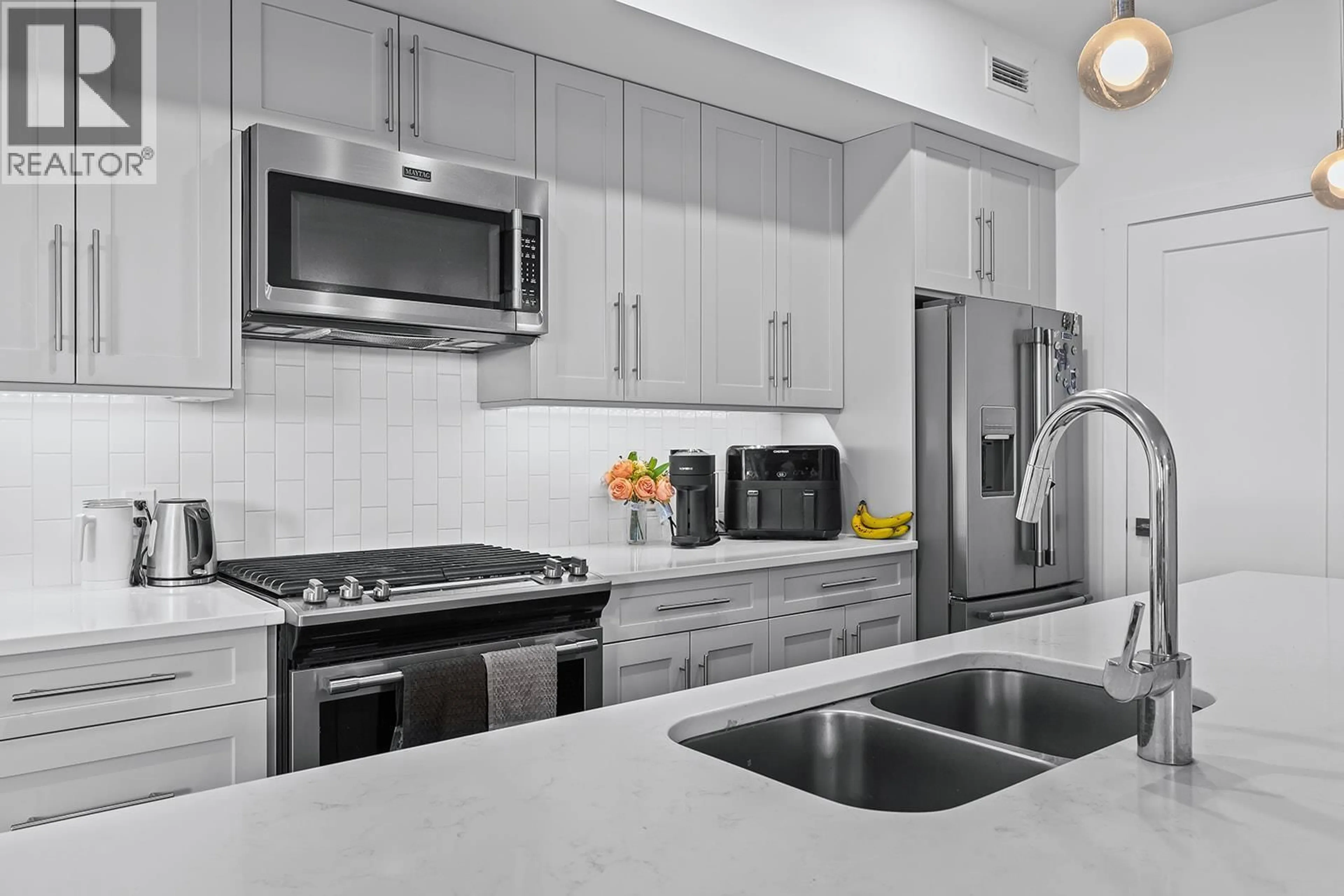 Standard kitchen, ceramic/tile floor for 305 - 3630 MISSION SPRINGS DRIVE, Kelowna British Columbia V1W0B2