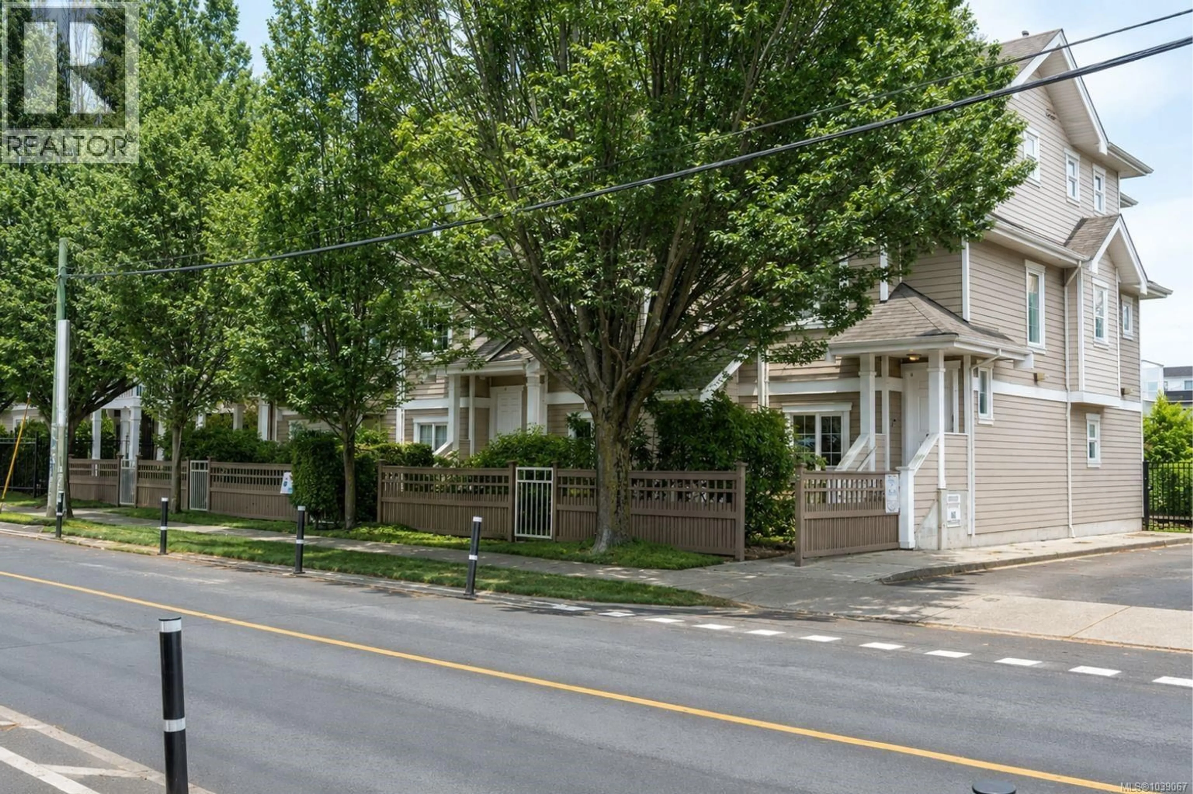 Unknown for 13 - 1043 CALEDONIA AVENUE, Victoria British Columbia V8T1E7