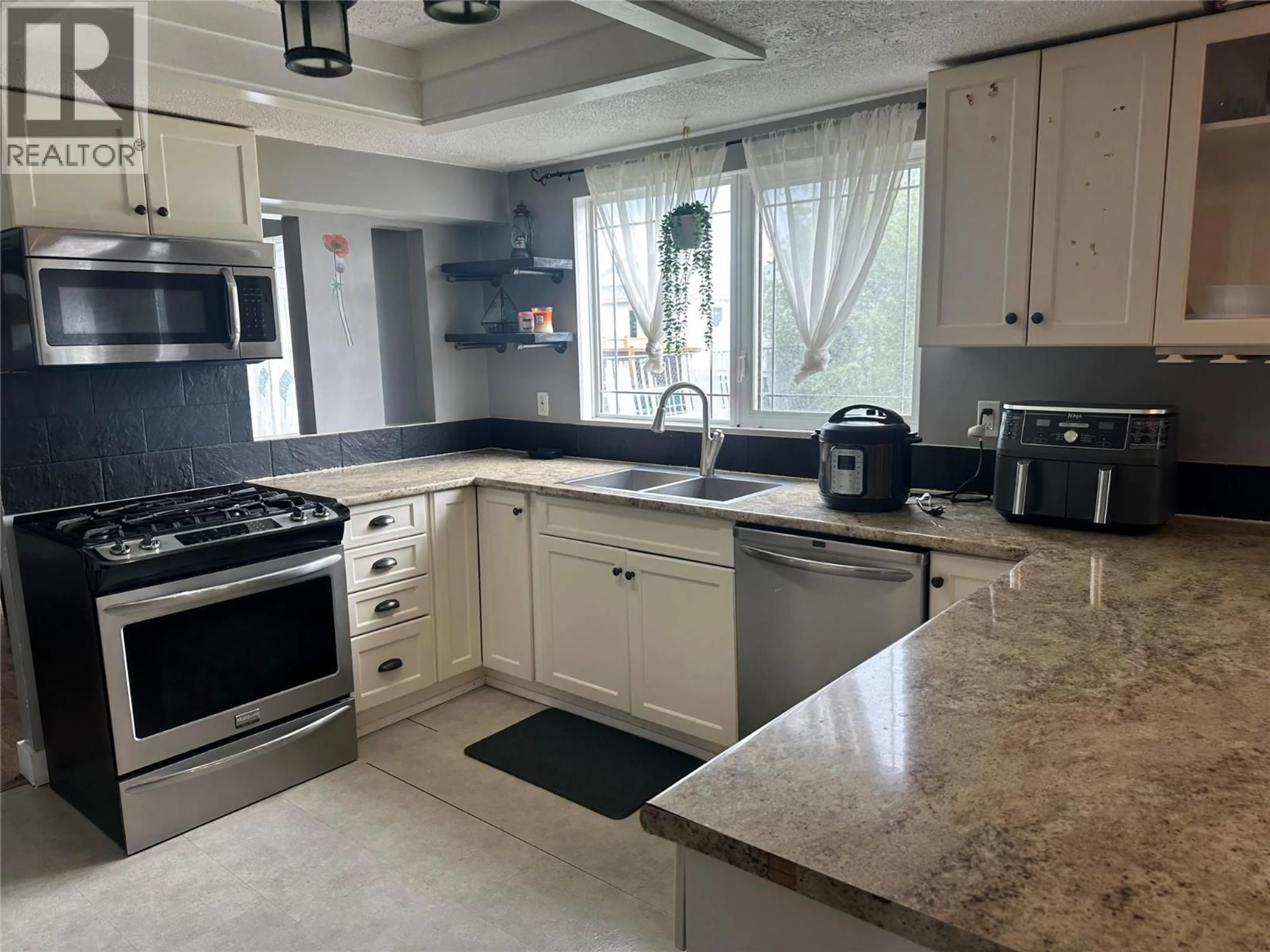 Open concept kitchen, ceramic/tile floor for 10692 COTTONWOOD CRESCENT, Dawson Creek British Columbia V1G4M4