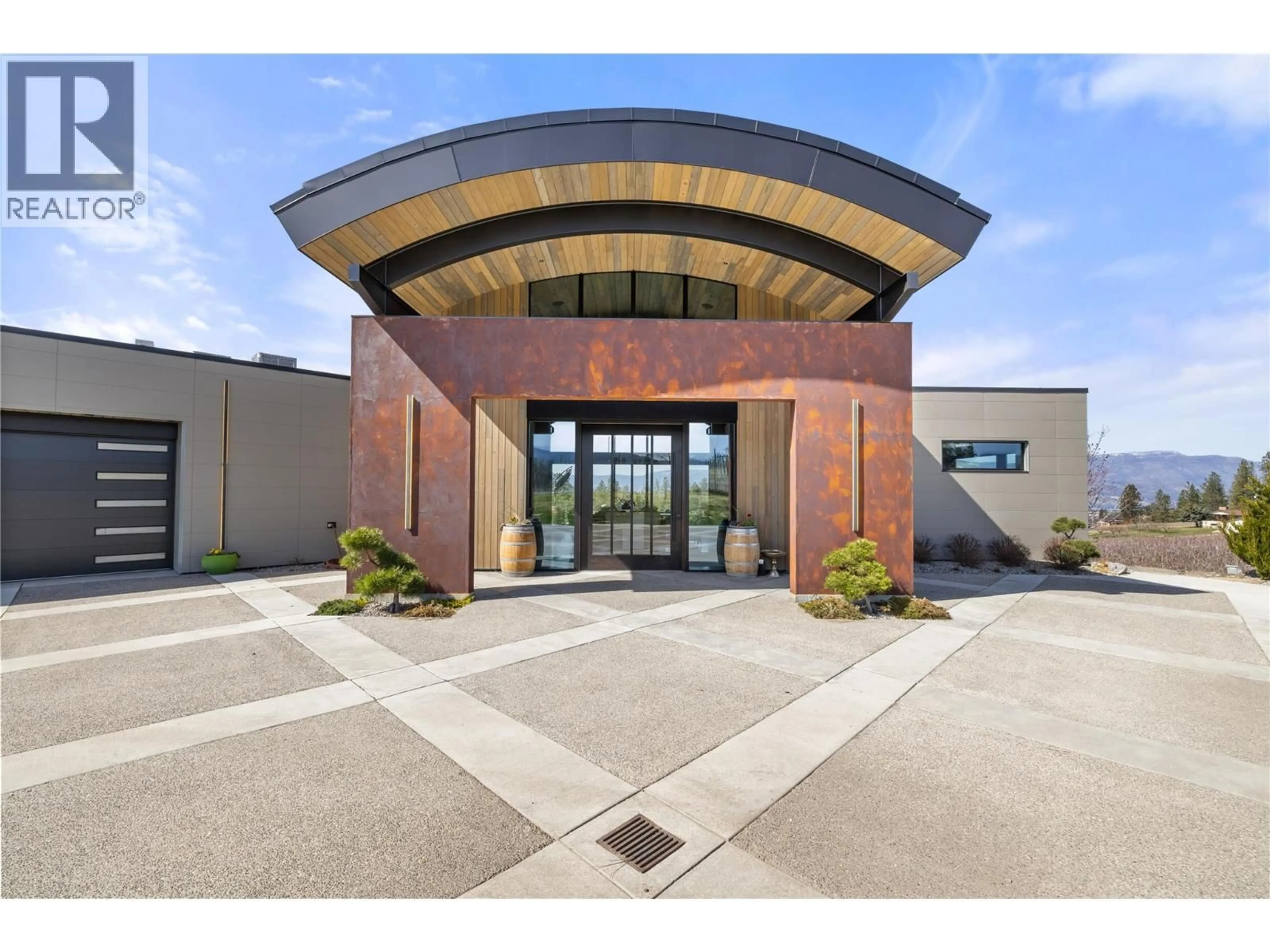 Indoor foyer for 4275 TODD ROAD, Kelowna British Columbia V1W4B8