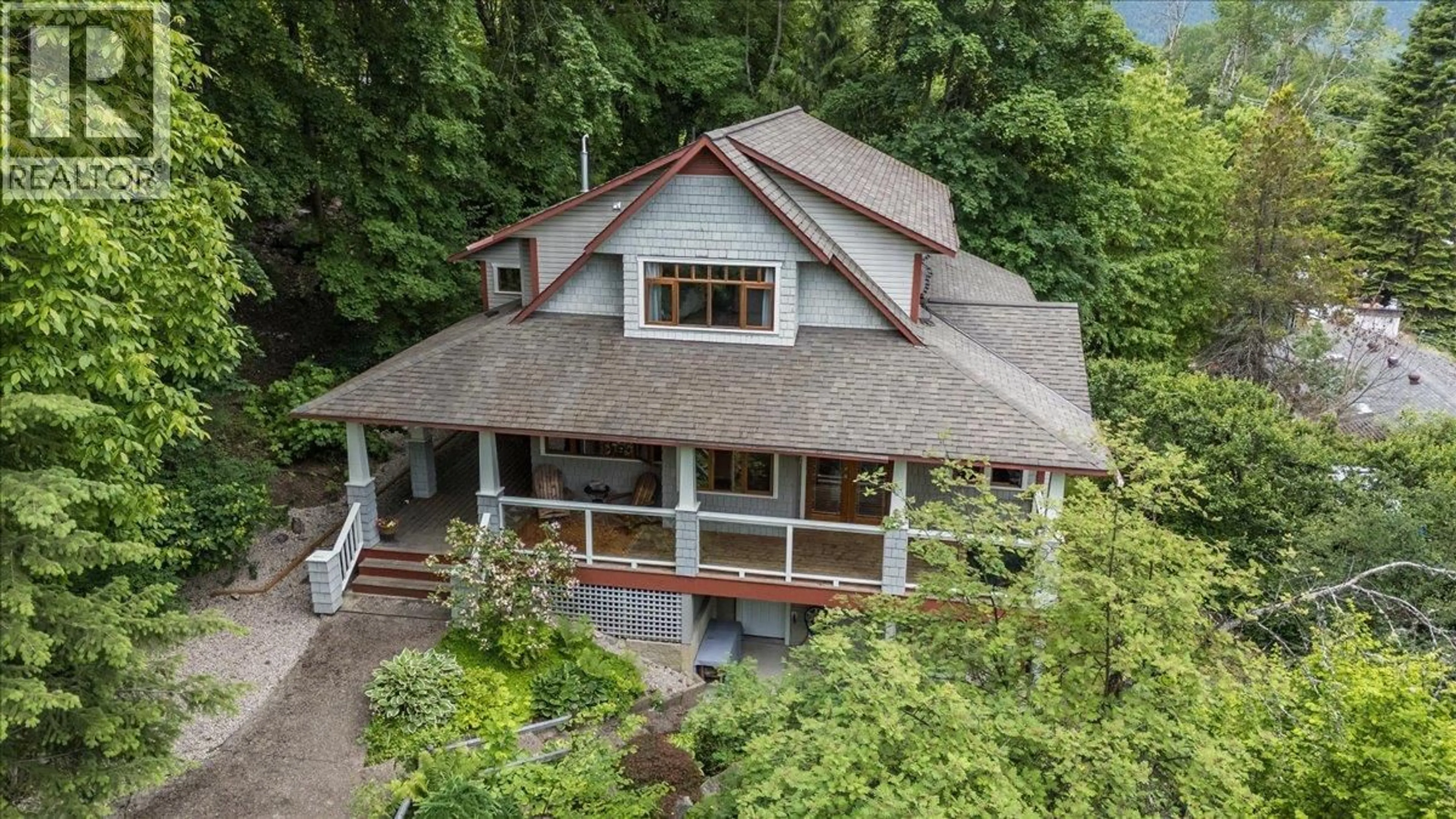 A pic from outside/outdoor area/front of a property/back of a property/a pic from drone, unknown for 711 REGENT STREET, Nelson British Columbia V1L5W5