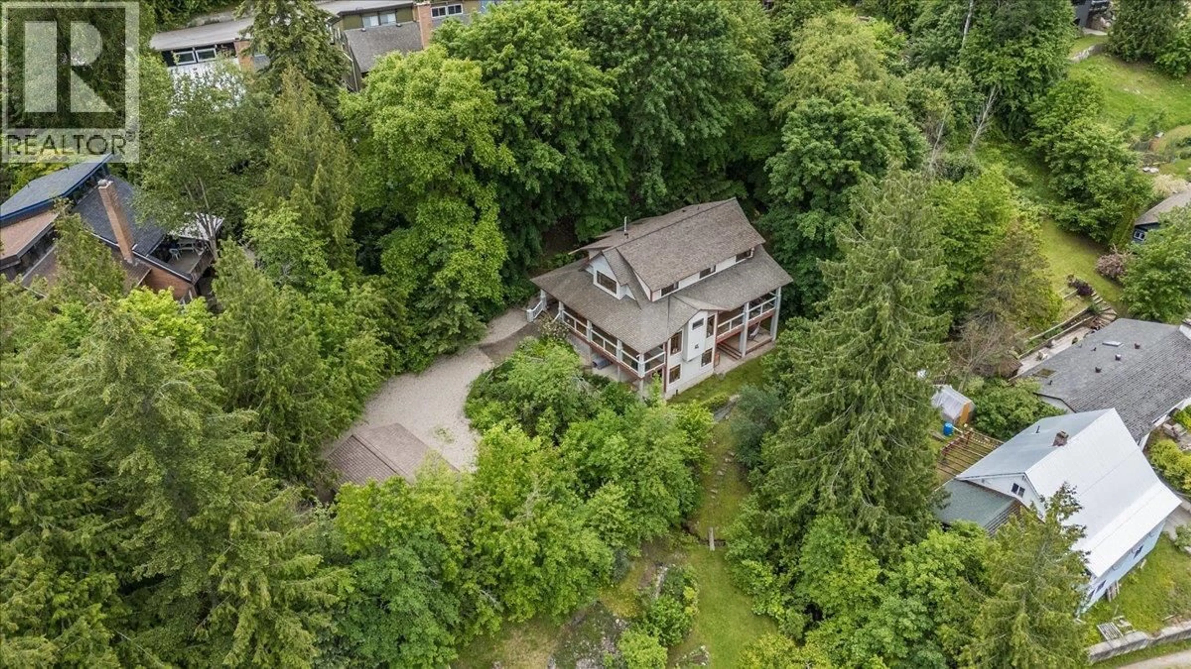 A pic from outside/outdoor area/front of a property/back of a property/a pic from drone, unknown for 711 REGENT STREET, Nelson British Columbia V1L5W5