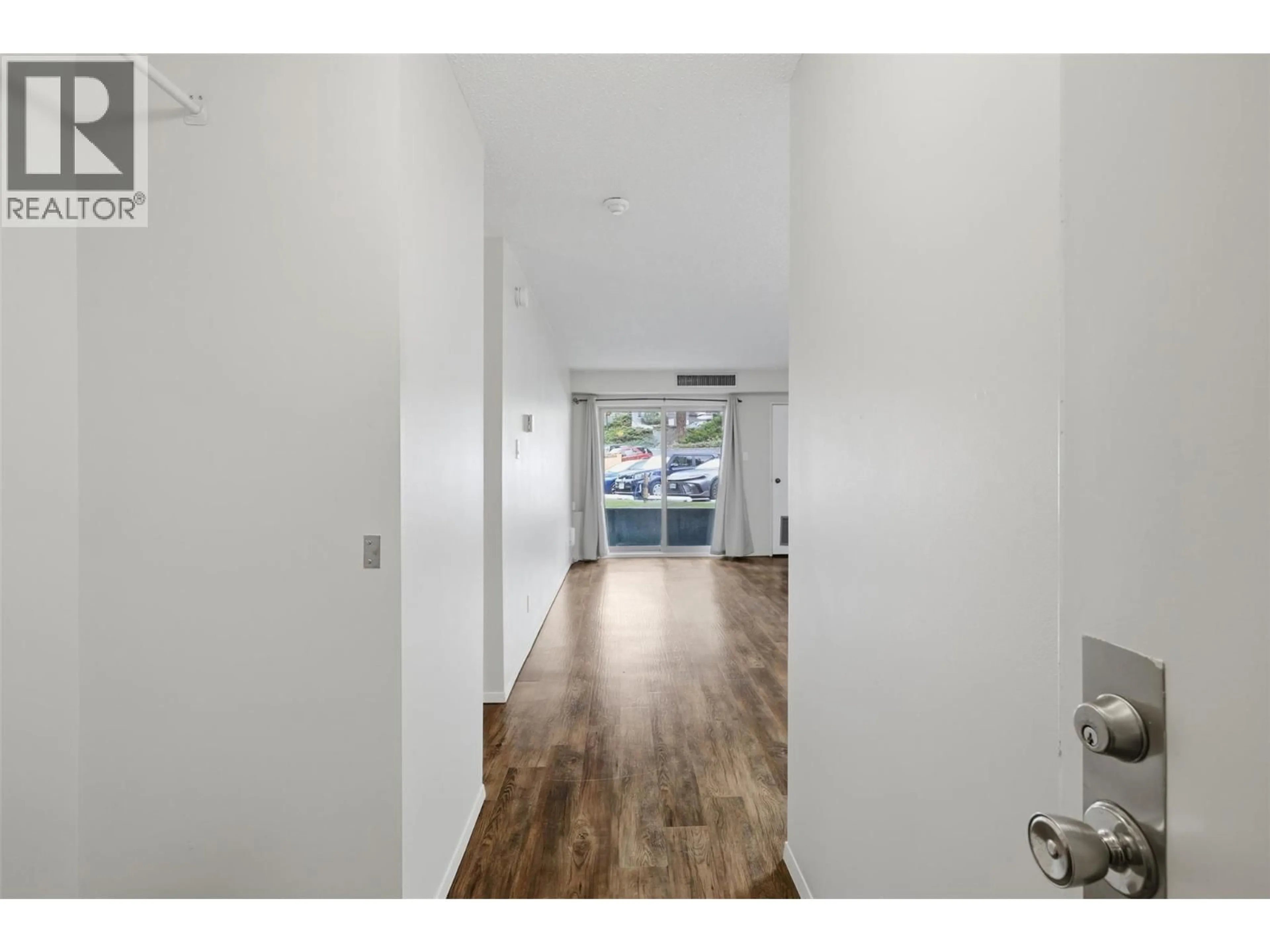 Indoor foyer for 111 - 245 GORDONHORN CRESCENT, Kamloops British Columbia V2E1G5