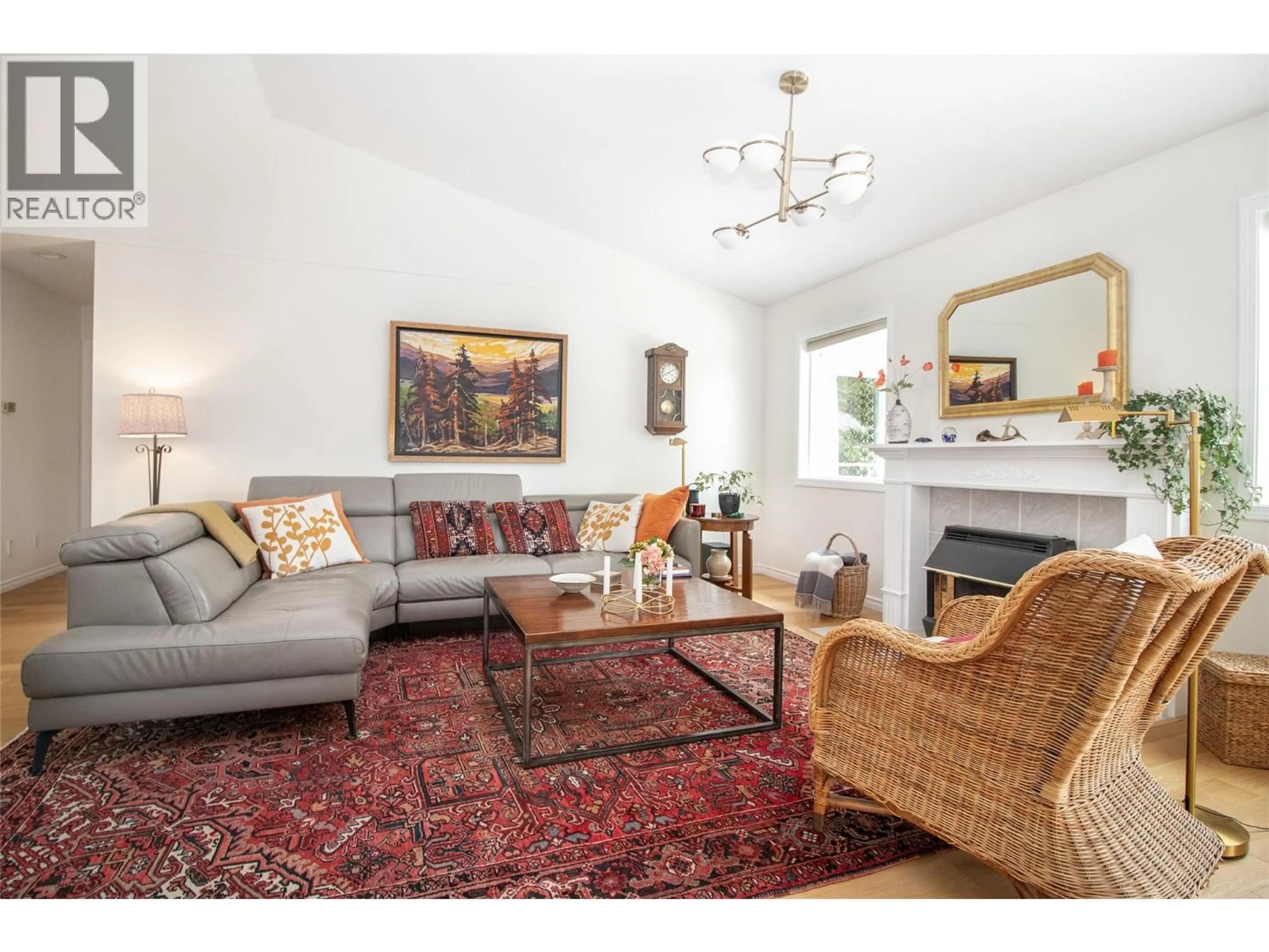 Living room with furniture, wood/laminate floor for 621 CASSIAR ROAD, Kelowna British Columbia V1V1M8