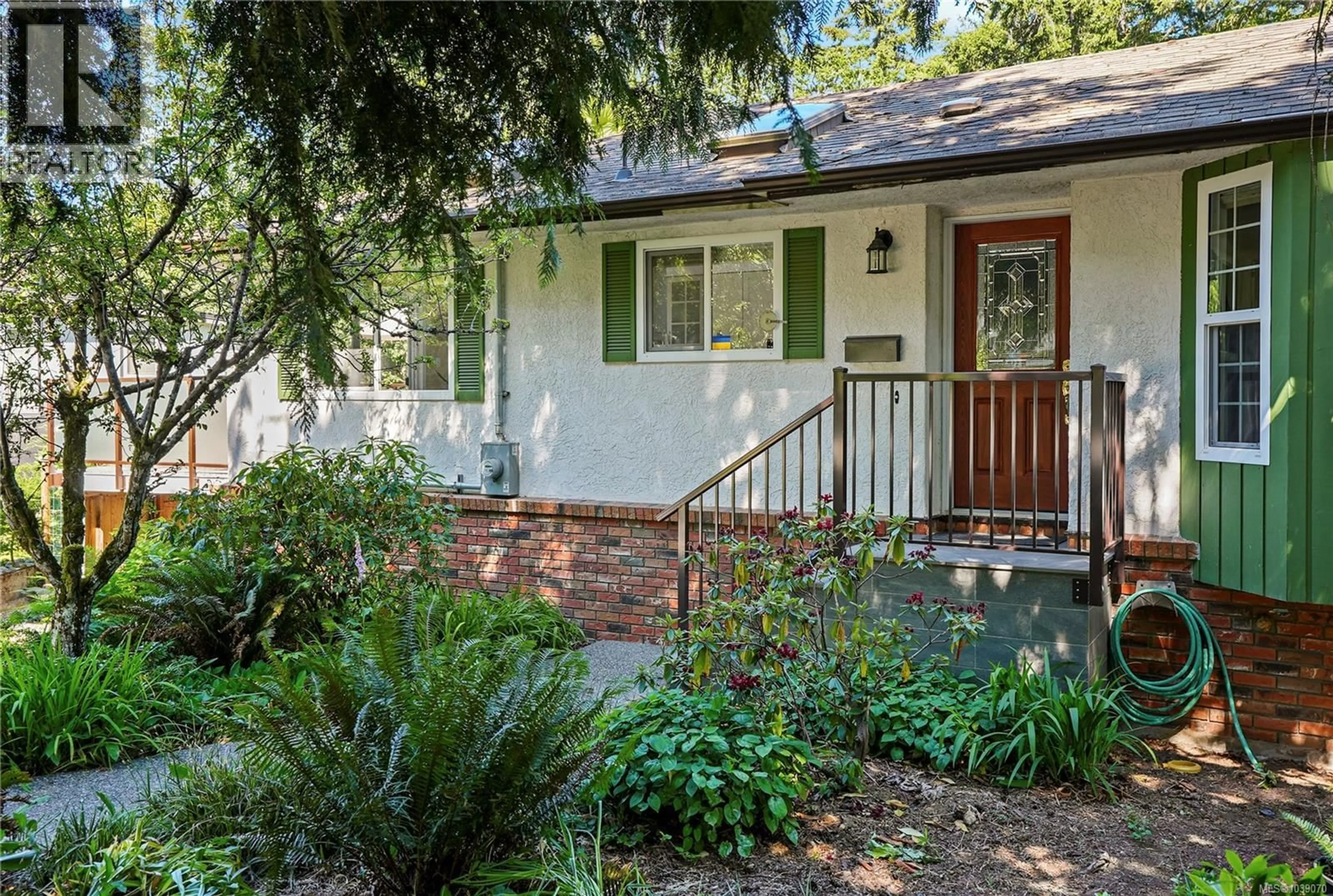 Home with vinyl exterior material, street for 4921 TOWNSEND DRIVE, Saanich British Columbia V8Z5P2