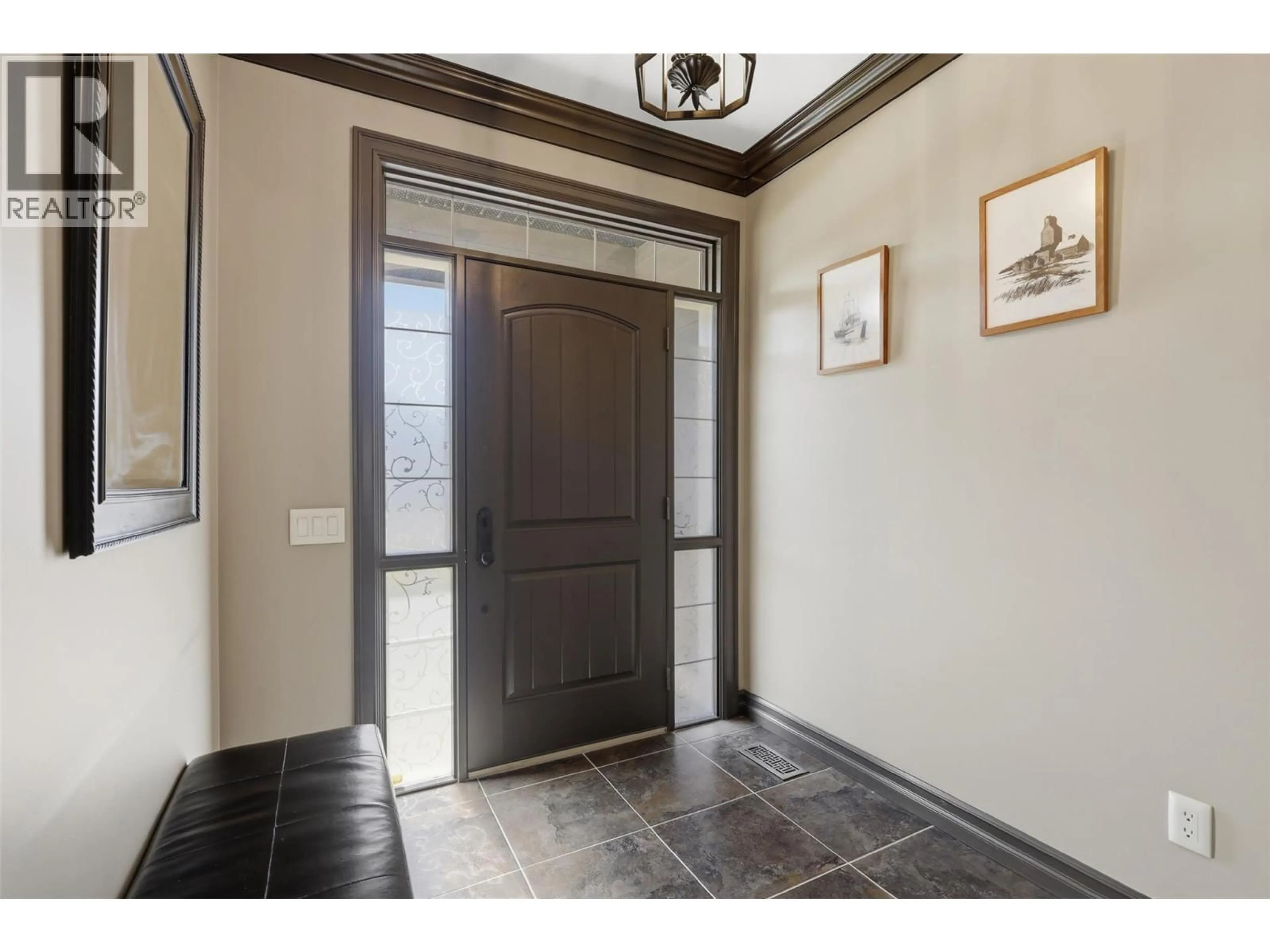 Indoor entryway for 500 STONERIDGE DRIVE, Kamloops British Columbia V2H0A7