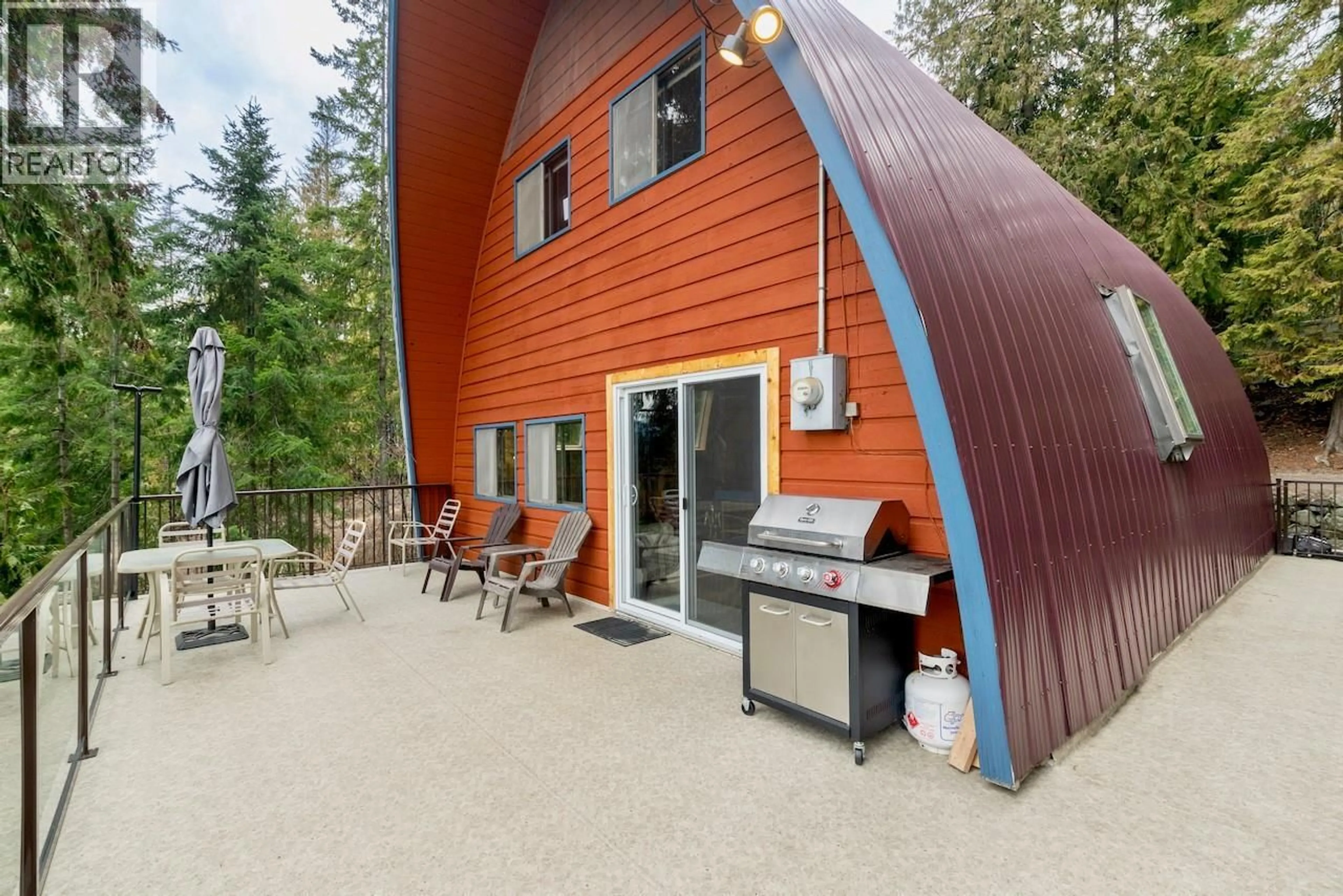 Patio, unknown for 7547 GOLDEN SPUR TRAIL, Anglemont British Columbia V0E1M8