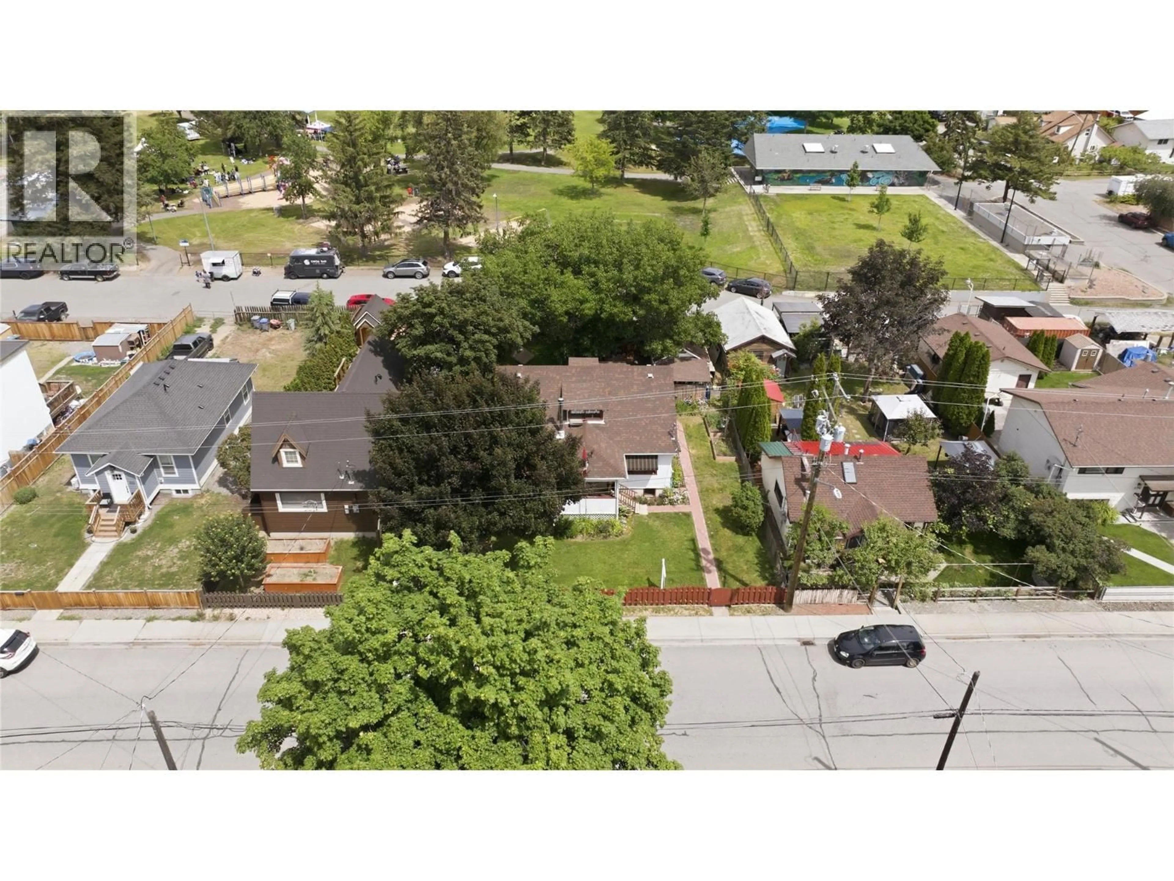 A pic from outside/outdoor area/front of a property/back of a property/a pic from drone, street for 520 ROYAL AVENUE, Kamloops British Columbia V2B3P9