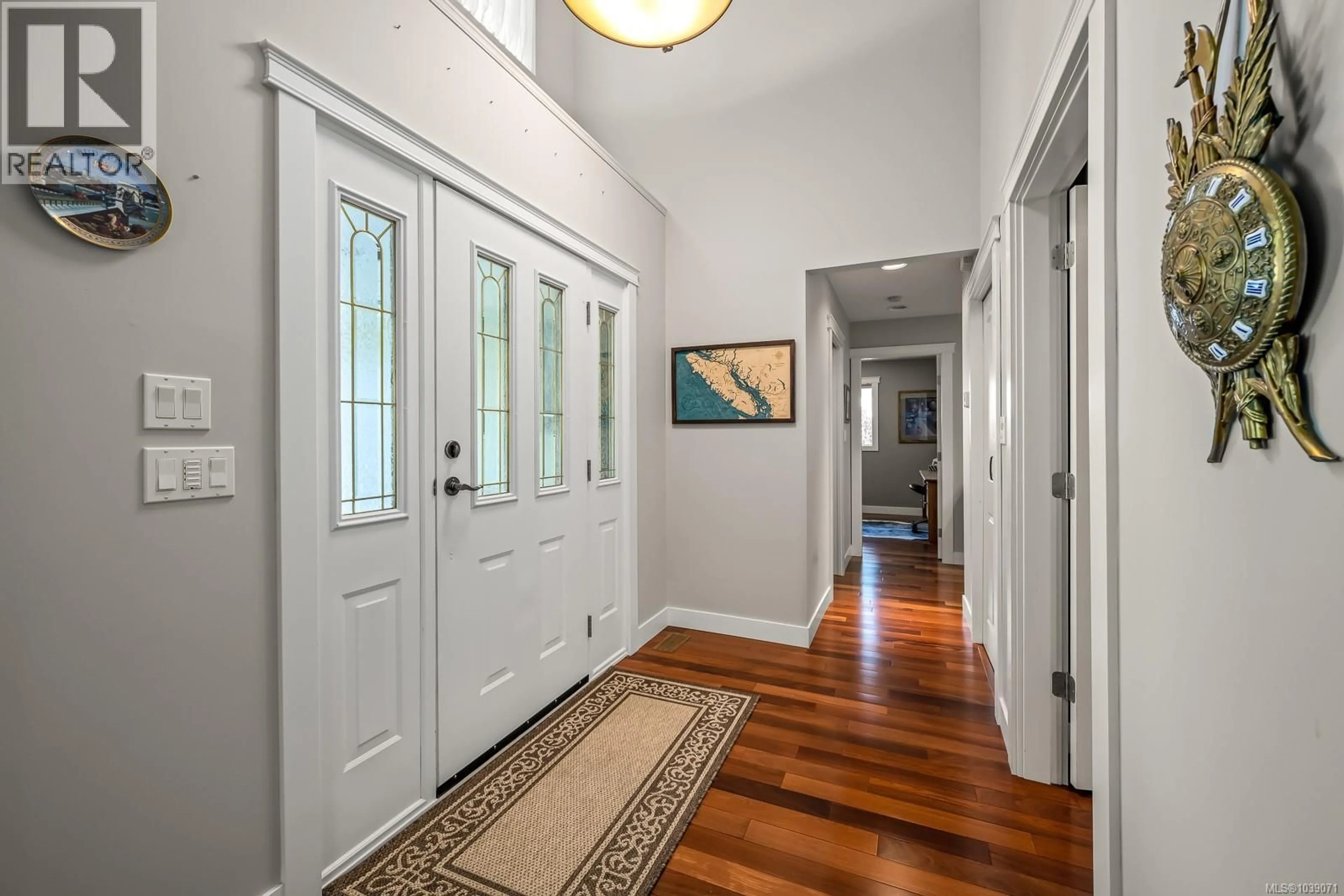 Indoor entryway for 920 EASTWICKE CRESCENT, Comox British Columbia V9M1B2