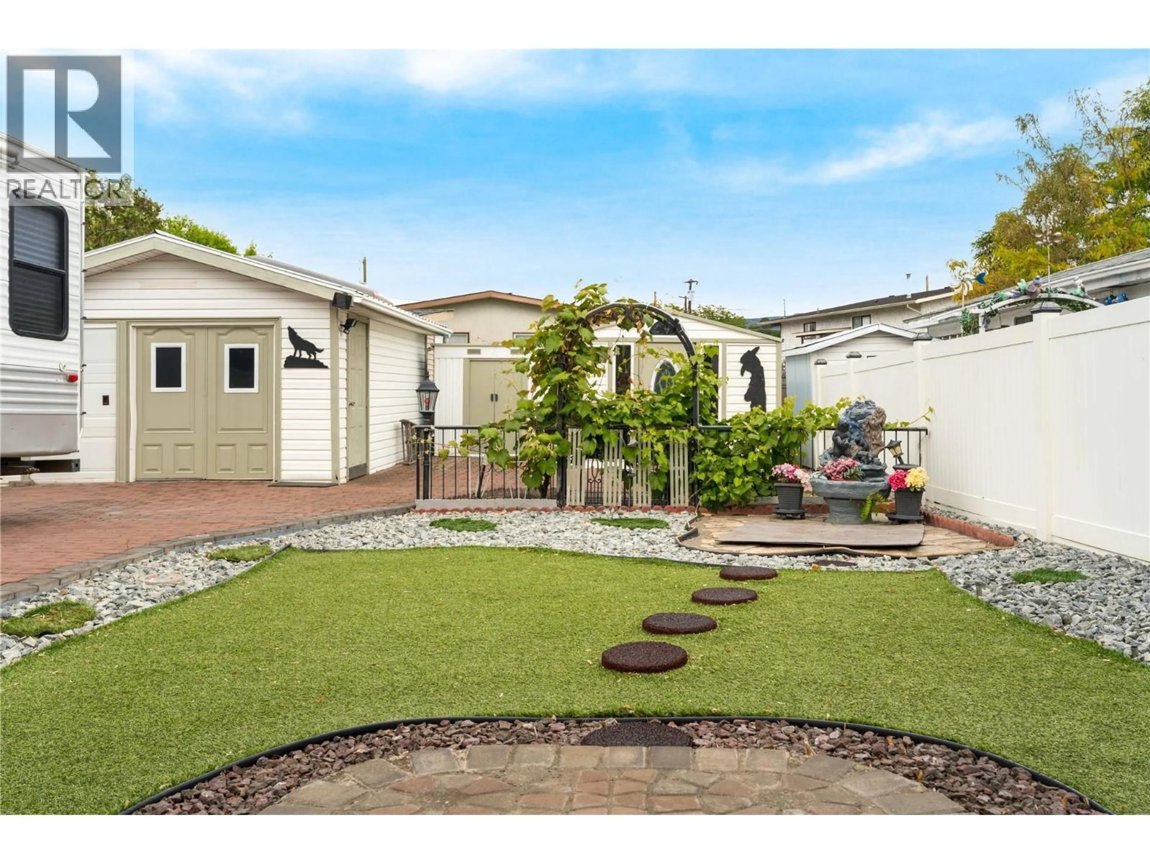 A pic from outside/outdoor area/front of a property/back of a property/a pic from drone, street for 702 HOLLYDELL ROAD, Kelowna British Columbia V1X1L5