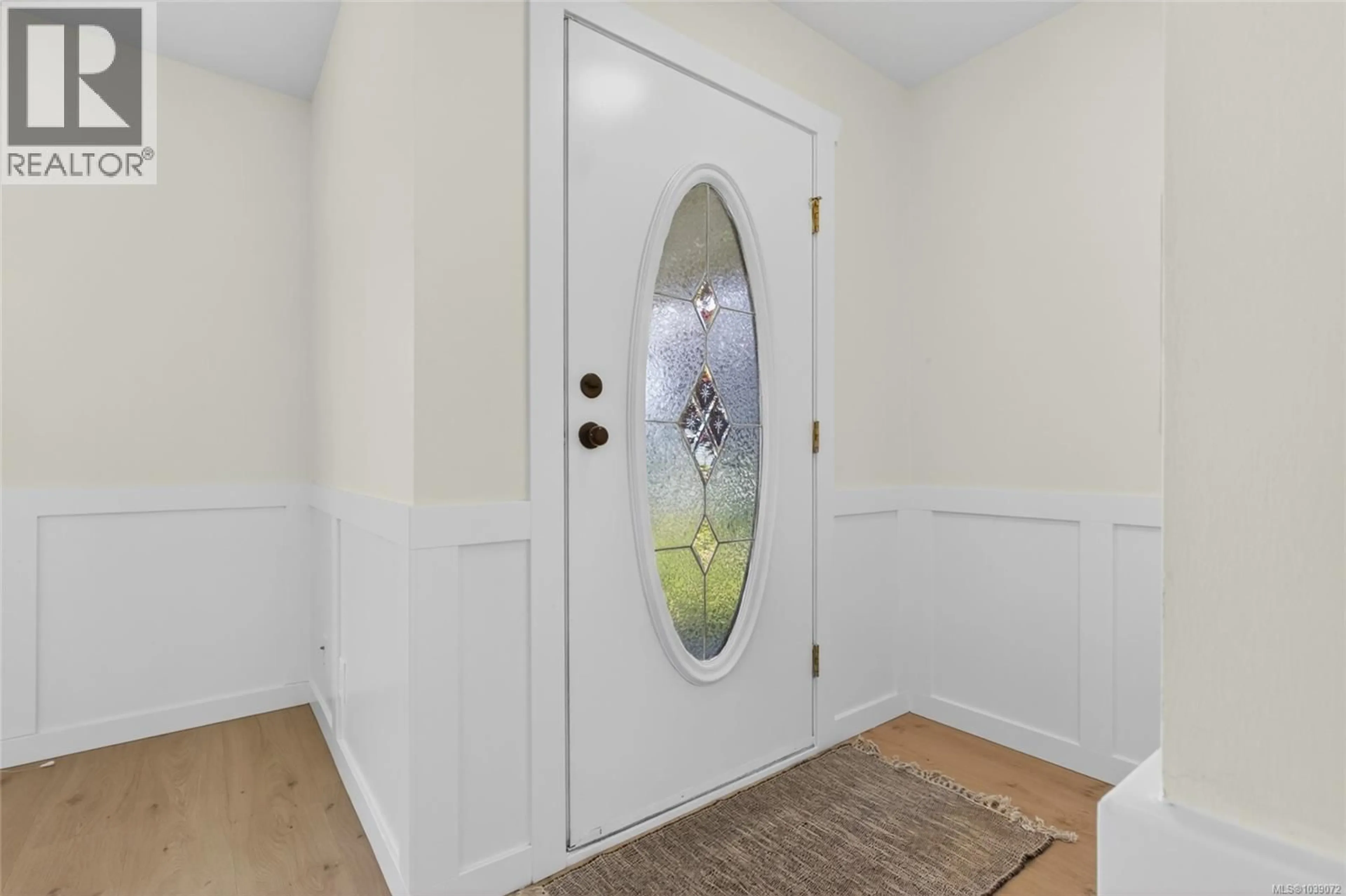 Indoor entryway for 3302 NINTH STREET, Cumberland British Columbia V0R1S0