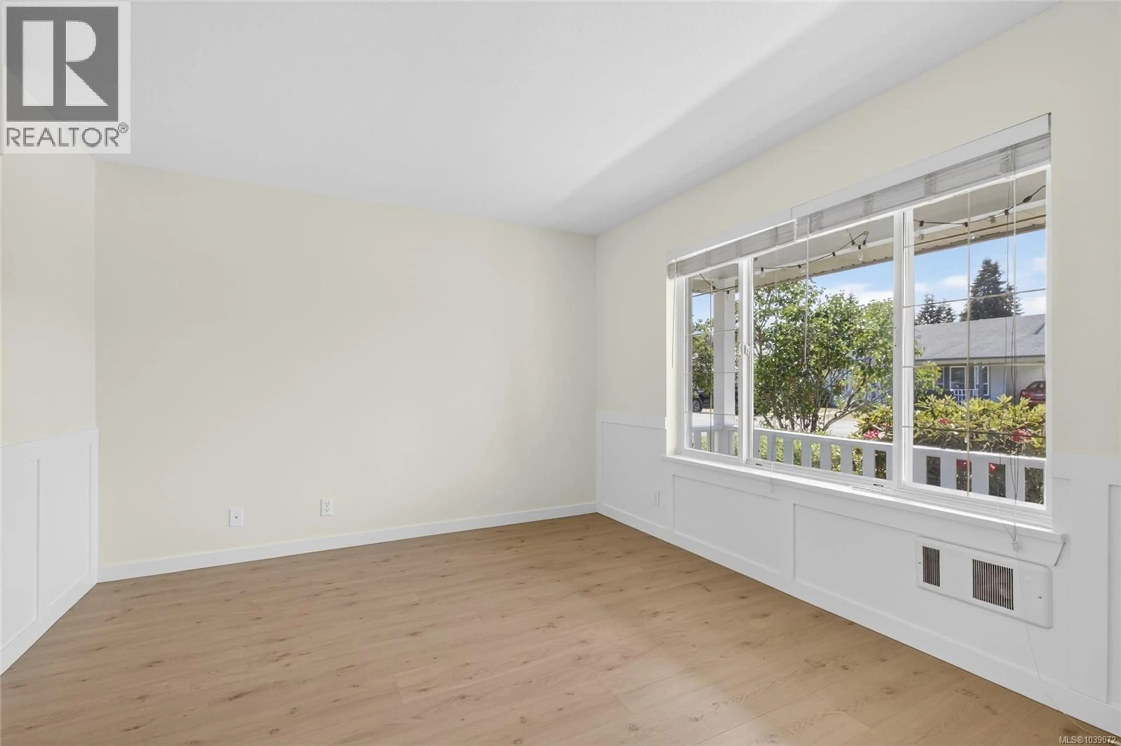 A pic of a room for 3302 NINTH STREET, Cumberland British Columbia V0R1S0