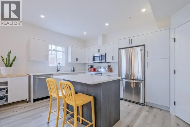 951 STOCKWELL AVENUE, Kelowna 3