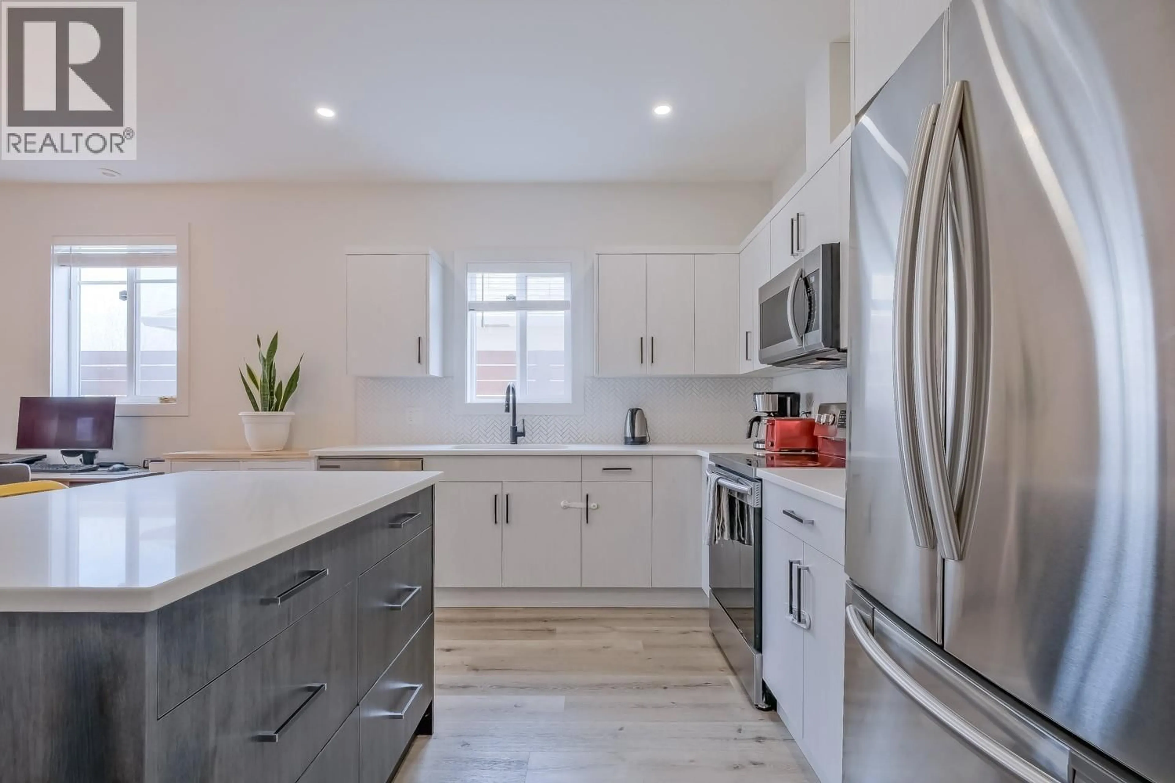 Open concept kitchen, unknown for 951 STOCKWELL AVENUE, Kelowna British Columbia V1Y6W3