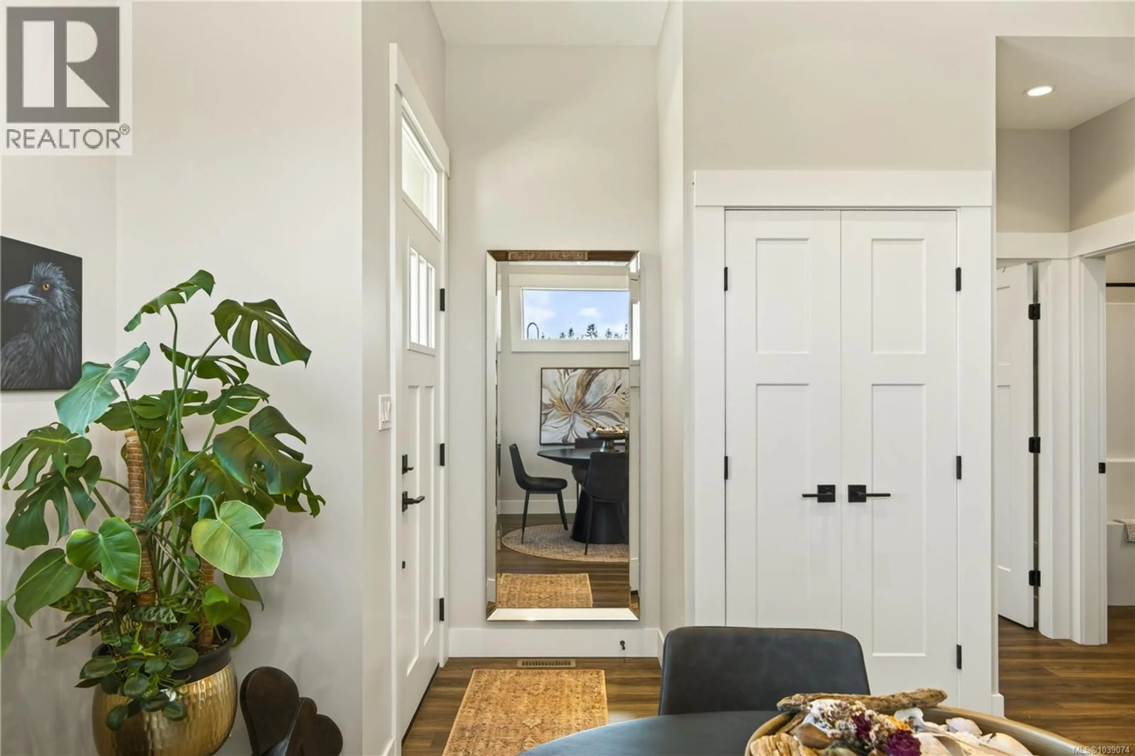 Indoor entryway for 697 BRIARWOOD DRIVE, Parksville British Columbia V9P0G5