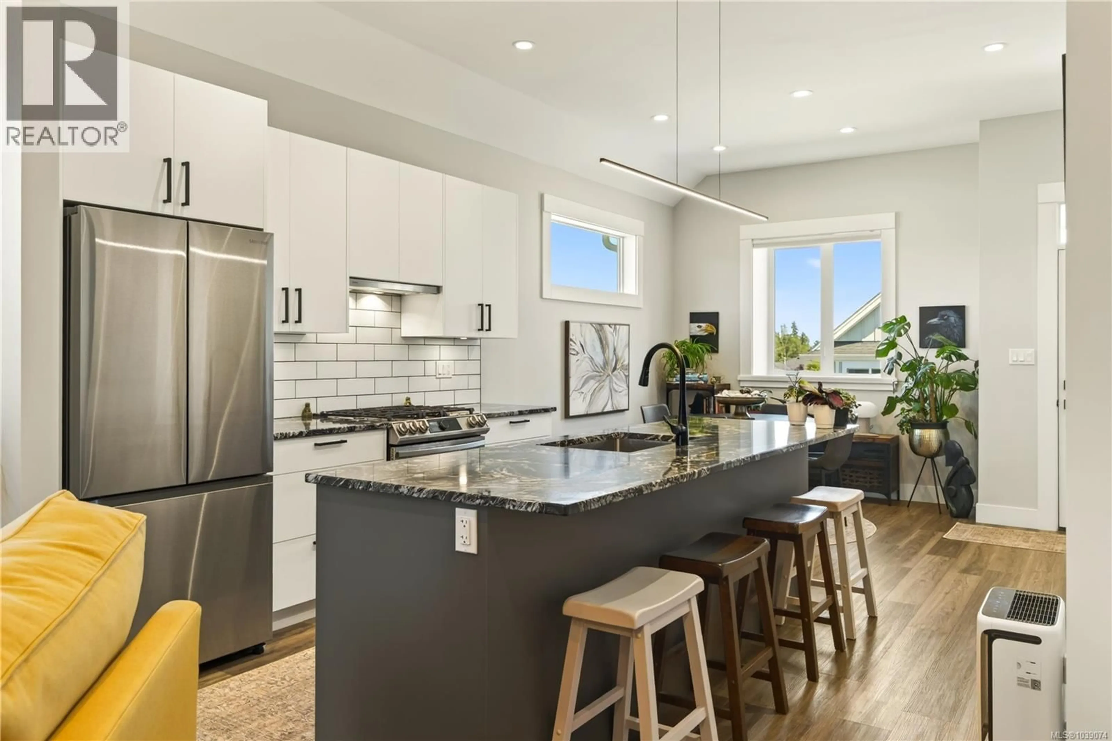 Open concept kitchen, ceramic/tile floor for 697 BRIARWOOD DRIVE, Parksville British Columbia V9P0G5