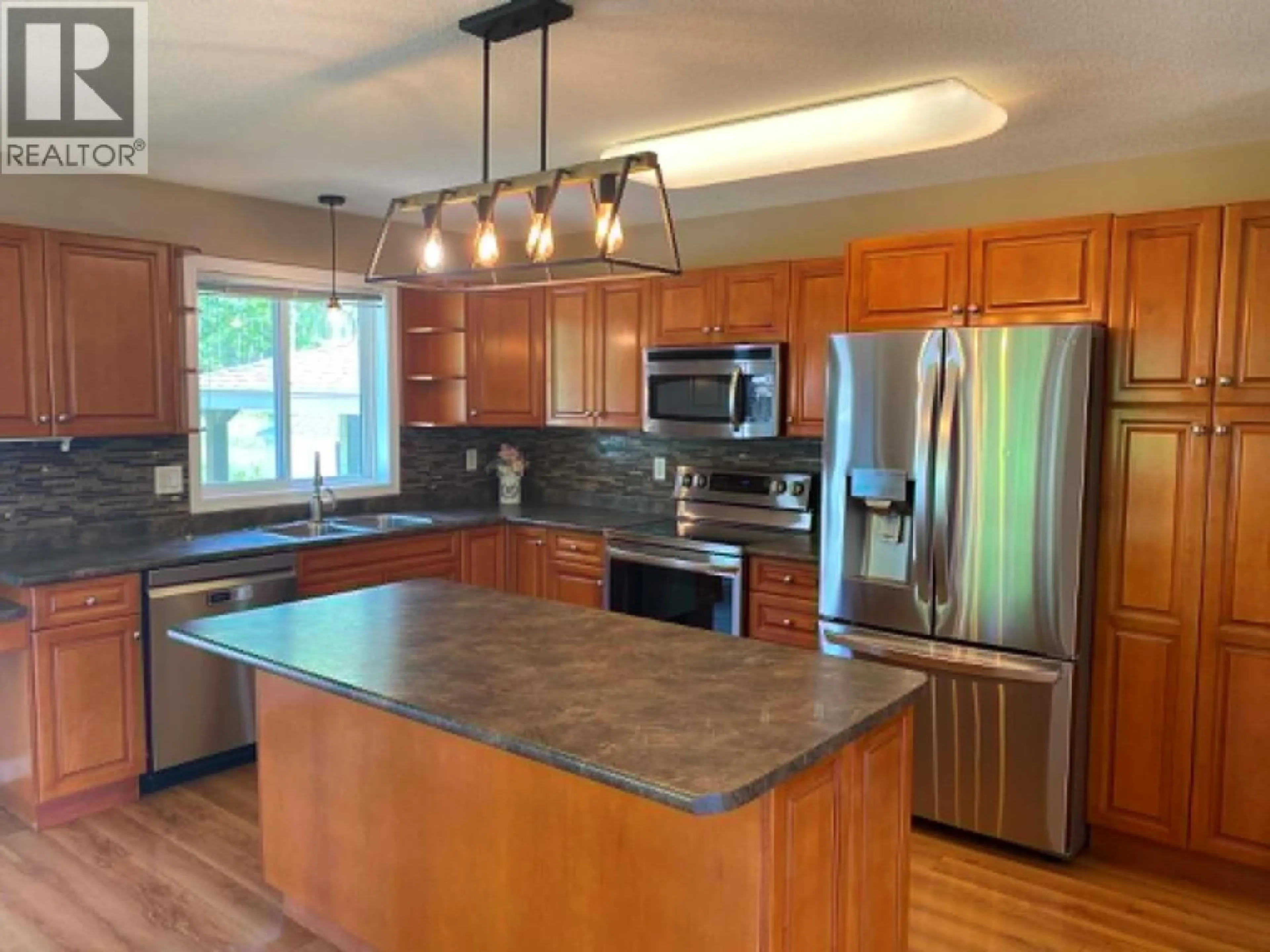 Open concept kitchen, unknown for 5404 HILLSIDE AVENUE, Chetwynd British Columbia V0C1J0