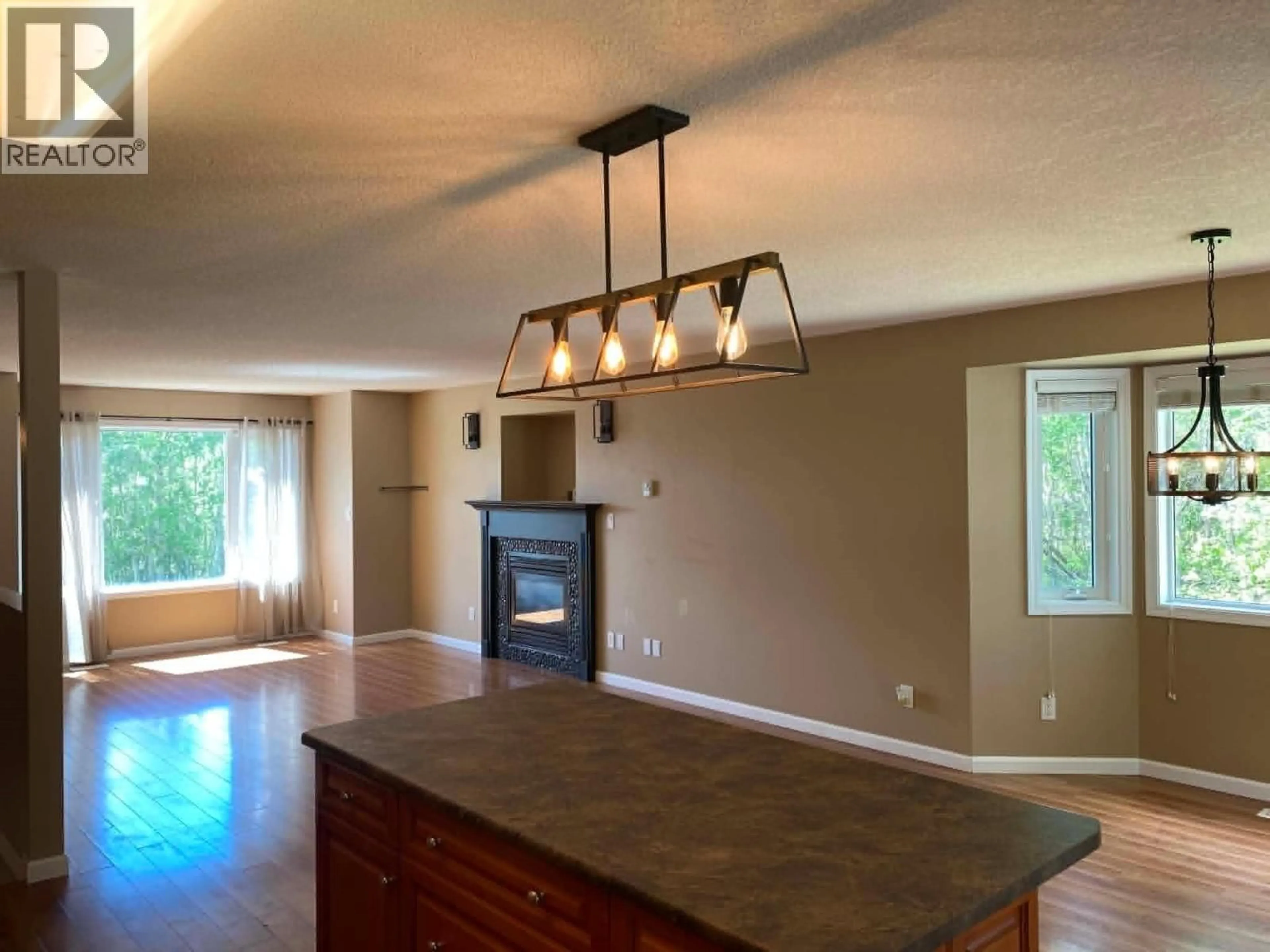 Open concept kitchen, unknown for 5404 HILLSIDE AVENUE, Chetwynd British Columbia V0C1J0