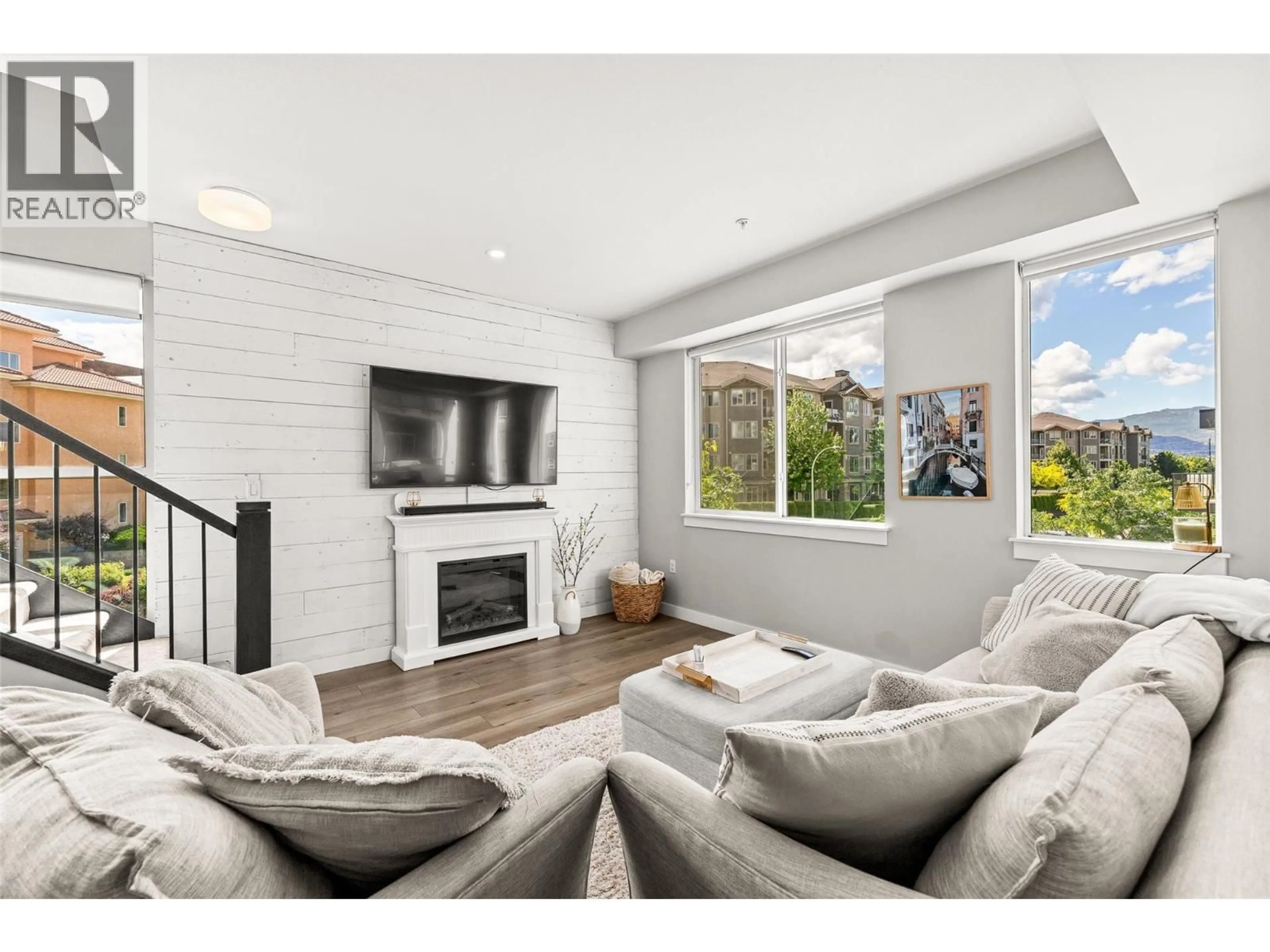 Living room with furniture, unknown for 111 - 3630 MISSION SPRINGS DRIVE, Kelowna British Columbia V1W3G7