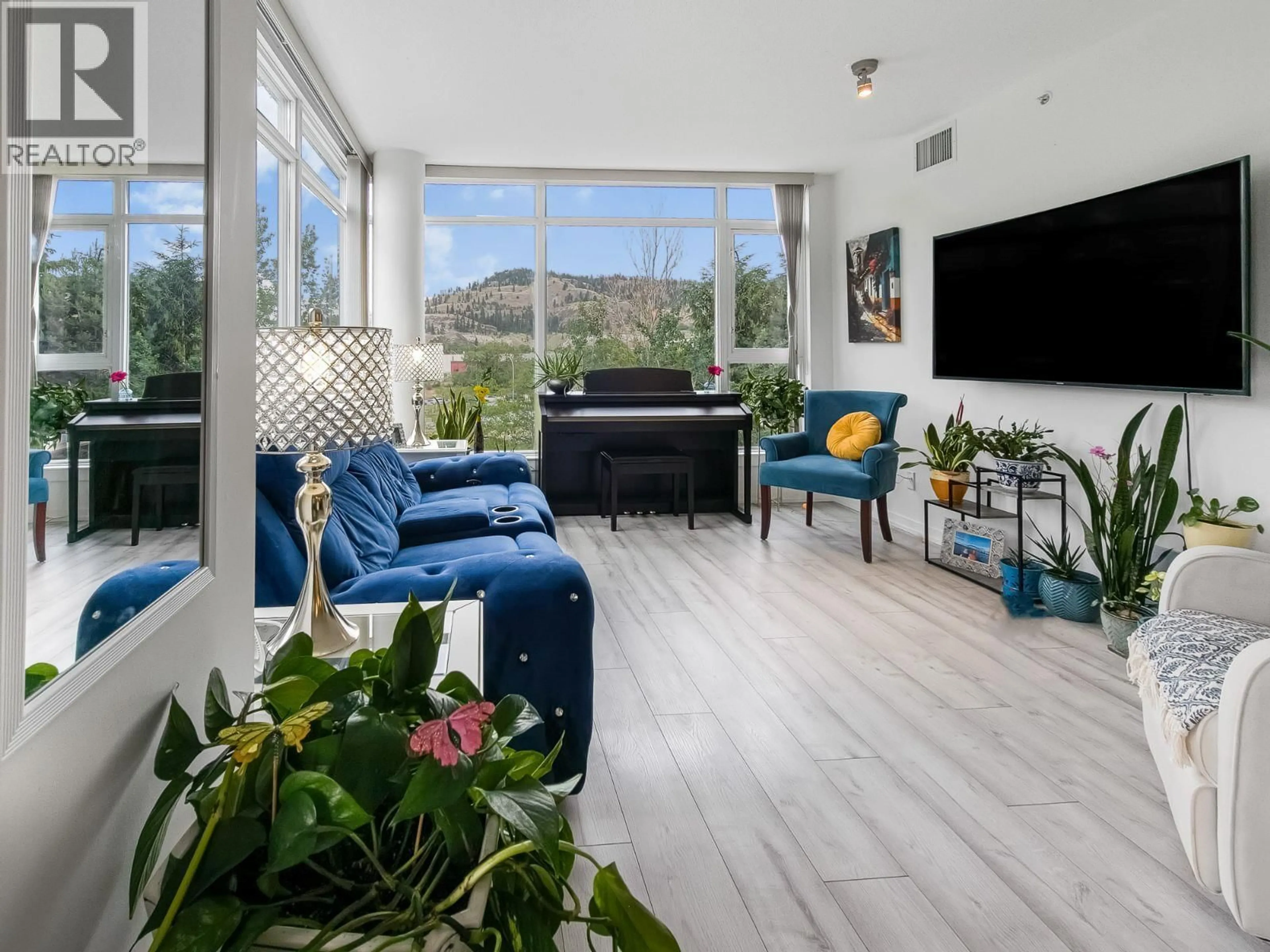 Living room with furniture, ceramic/tile floor for 401 - 1075 SUNSET DRIVE, Kelowna British Columbia V1Y9Y9