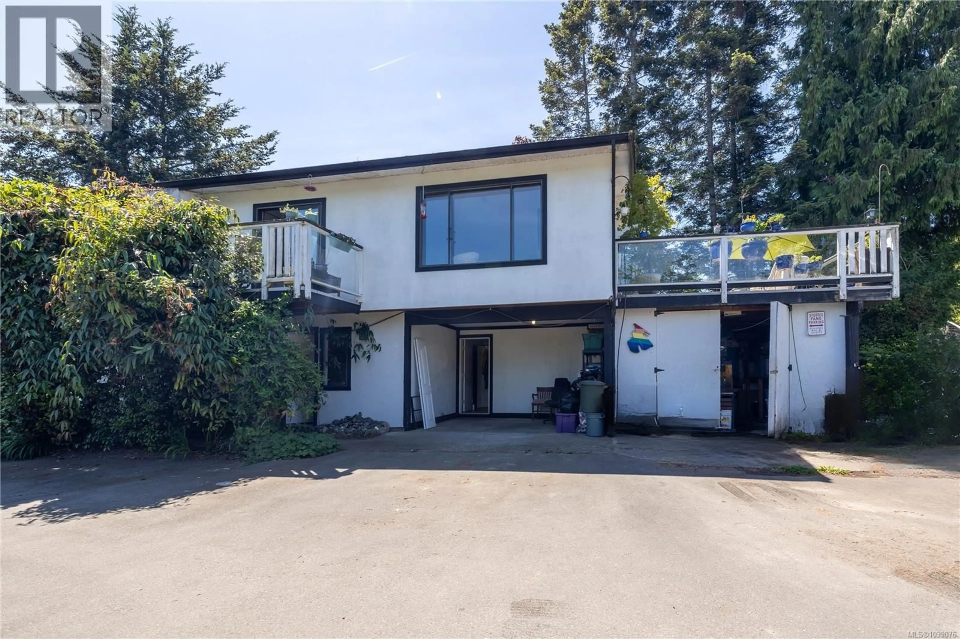 A pic from outside/outdoor area/front of a property/back of a property/a pic from drone, street for 307 MALIVIEW DRIVE, Salt Spring British Columbia V8K1B1