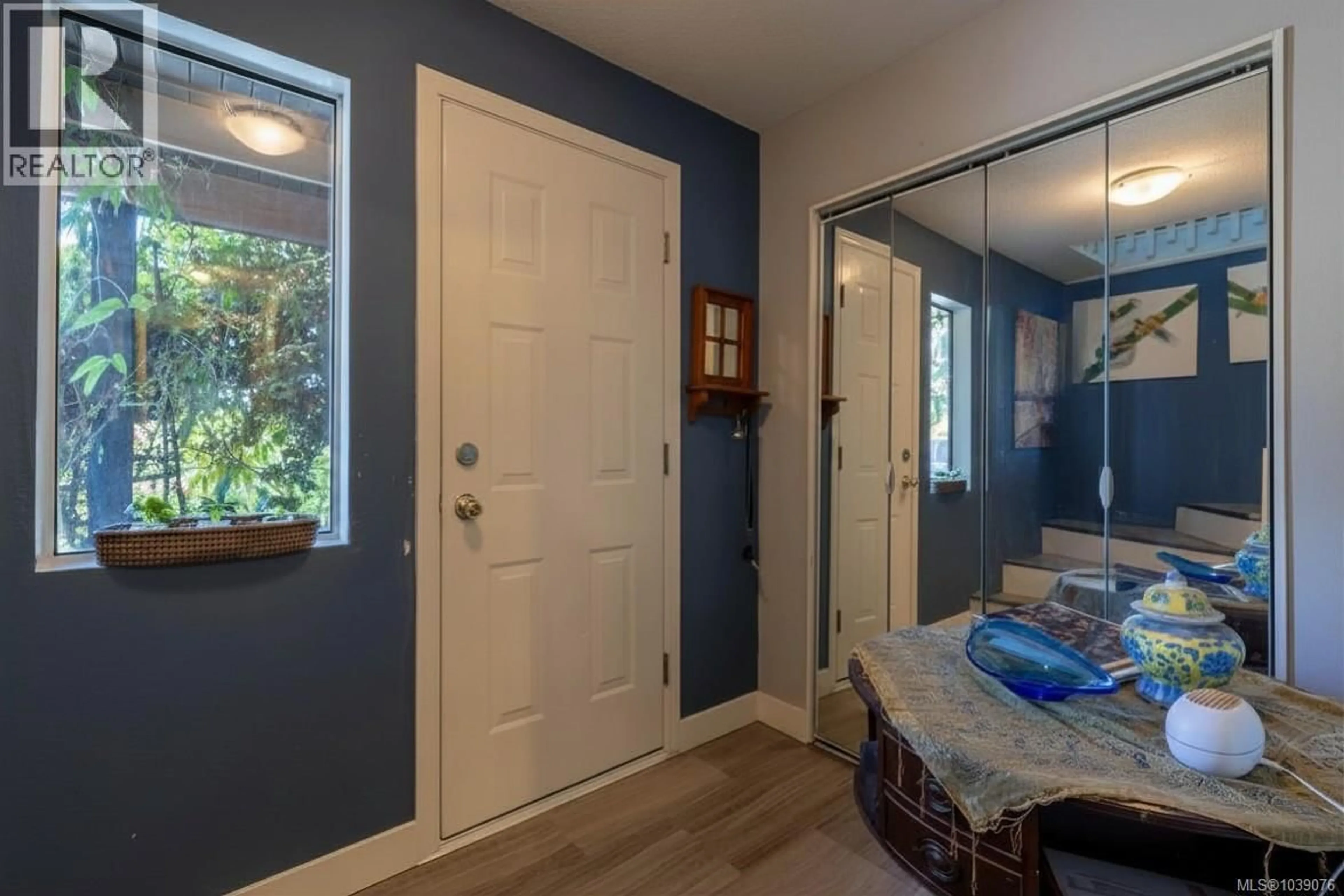 Indoor entryway for 307 MALIVIEW DRIVE, Salt Spring British Columbia V8K1B1