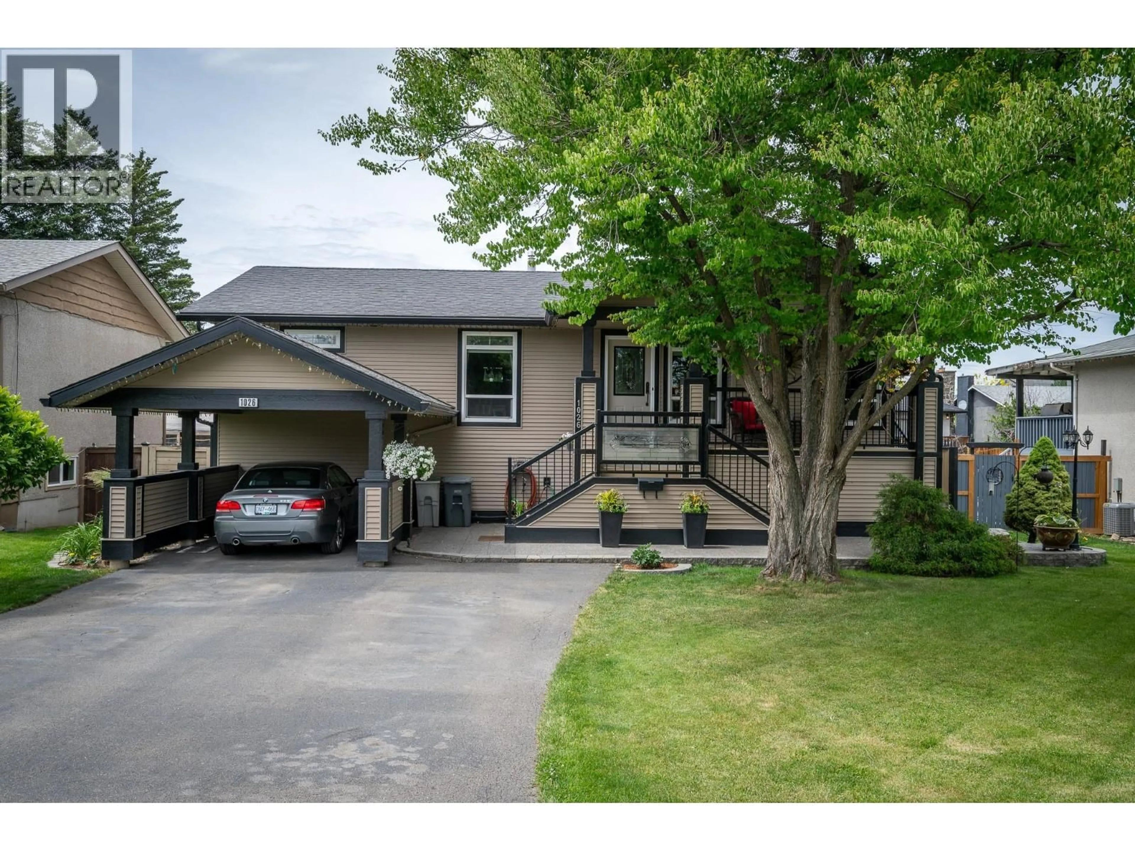Home with vinyl exterior material, street for 1026 CRESTLINE STREET, Kamloops British Columbia V2B5Y1