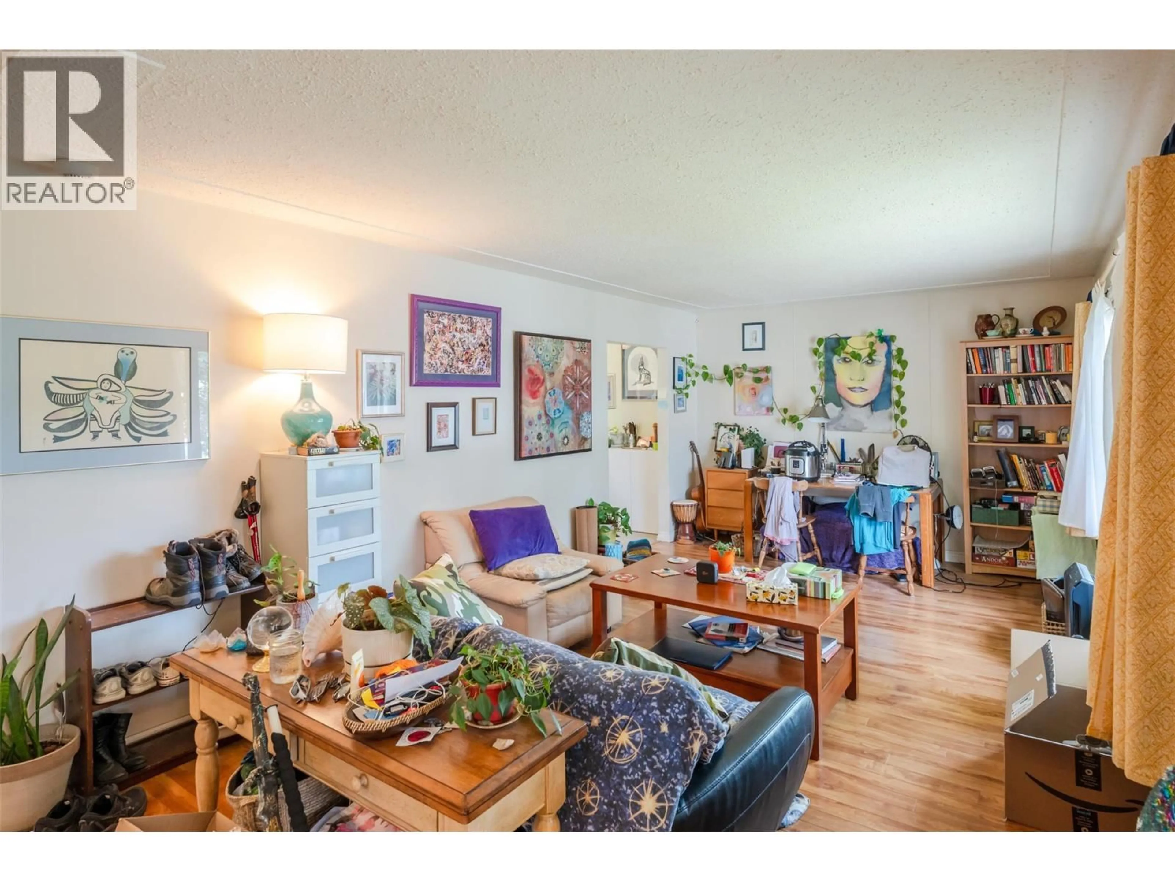 Living room with furniture, wood/laminate floor for 950 HULL STREET, Penticton British Columbia V2A4A3