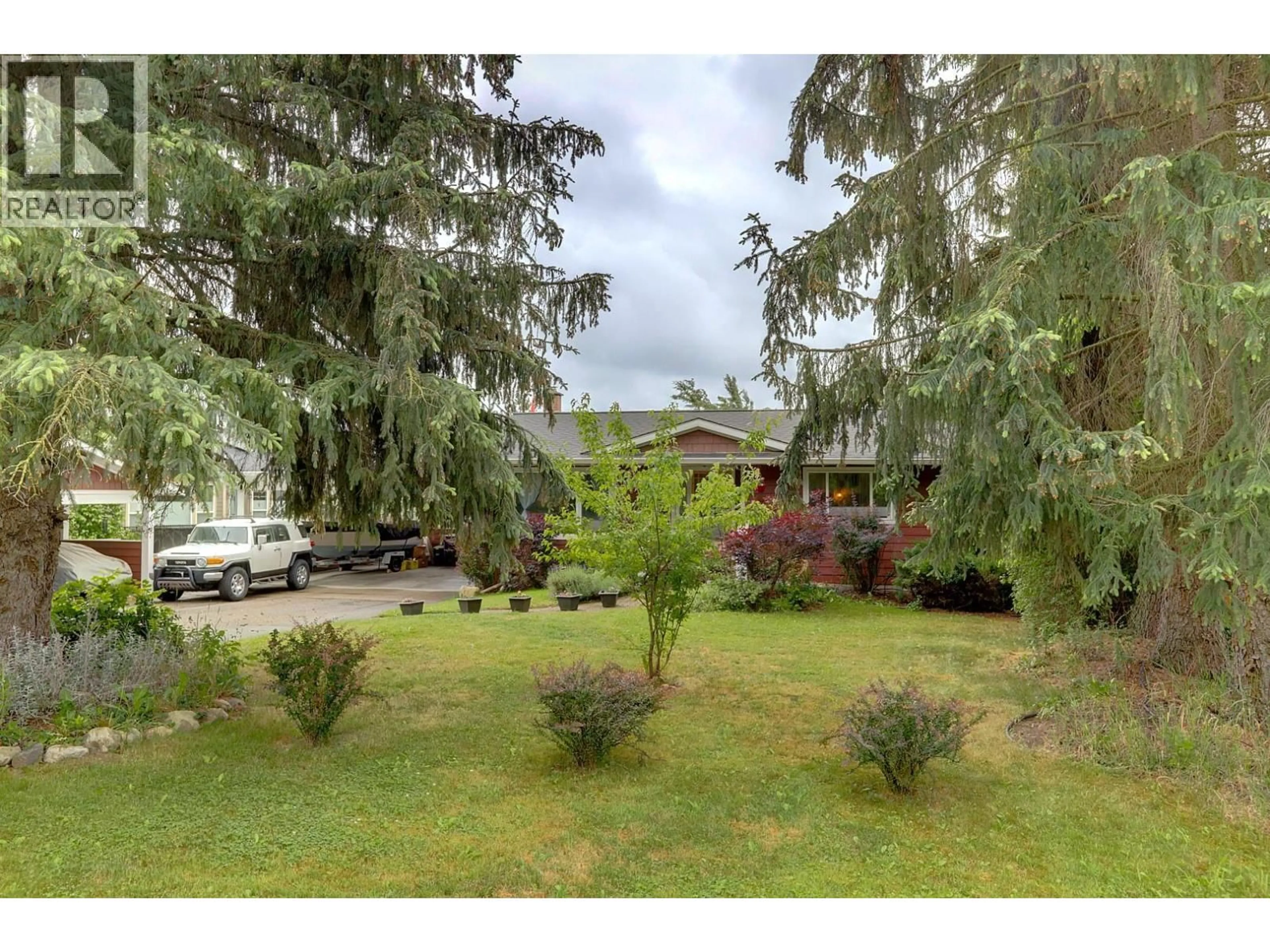 A pic from outside/outdoor area/front of a property/back of a property/a pic from drone, mountain view for 3230 FRASER ROAD, Armstrong British Columbia V4Y0J9