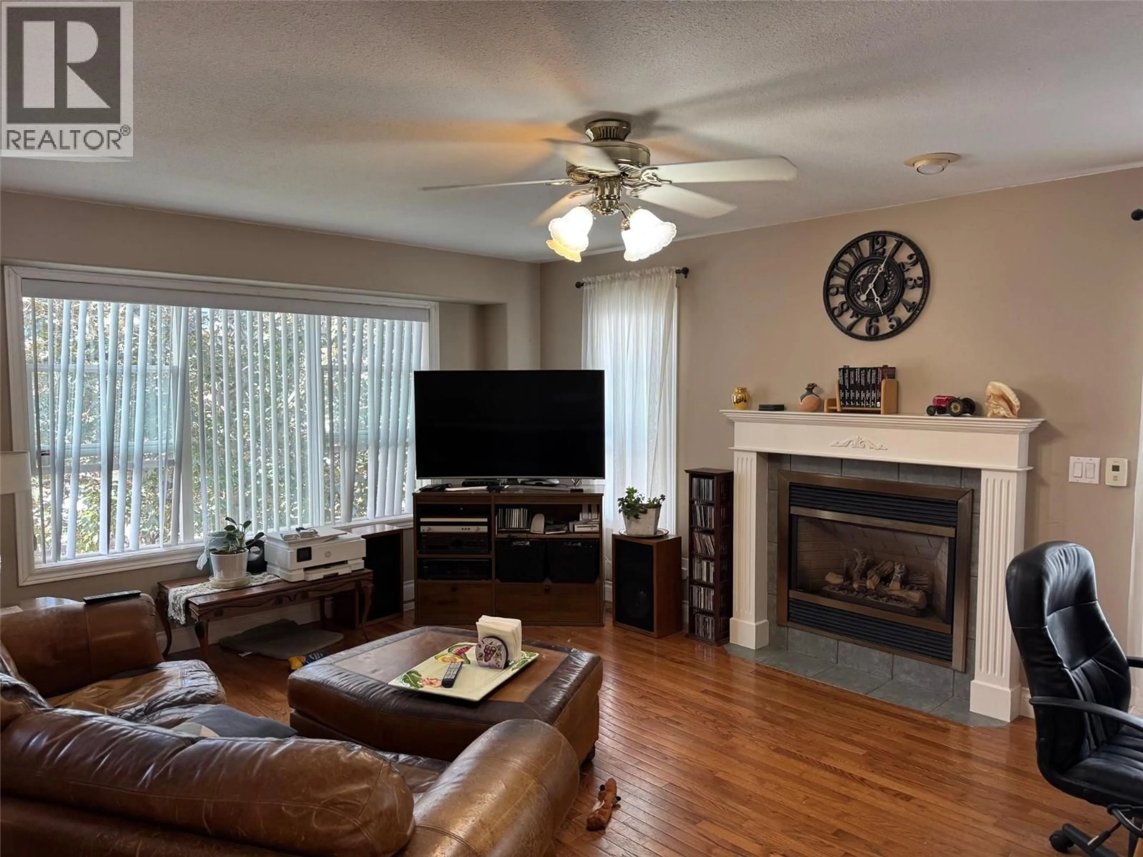 Living room with furniture, wood/laminate floor for 1313 SPRUCE AVENUE, Merritt British Columbia V1K1L2
