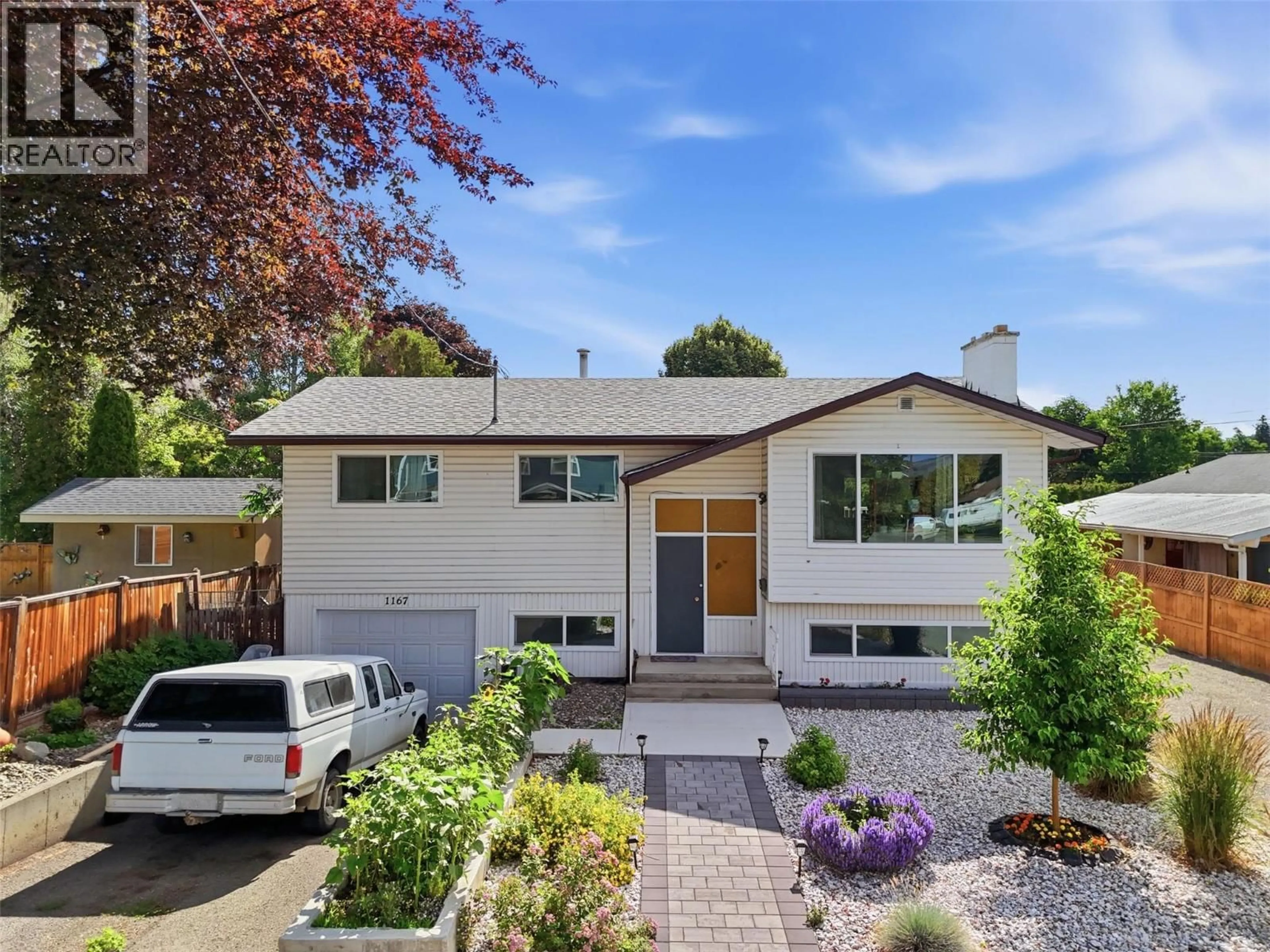 Home with vinyl exterior material, street for 1167 SCHREINER STREET, Kamloops British Columbia V2B5W7