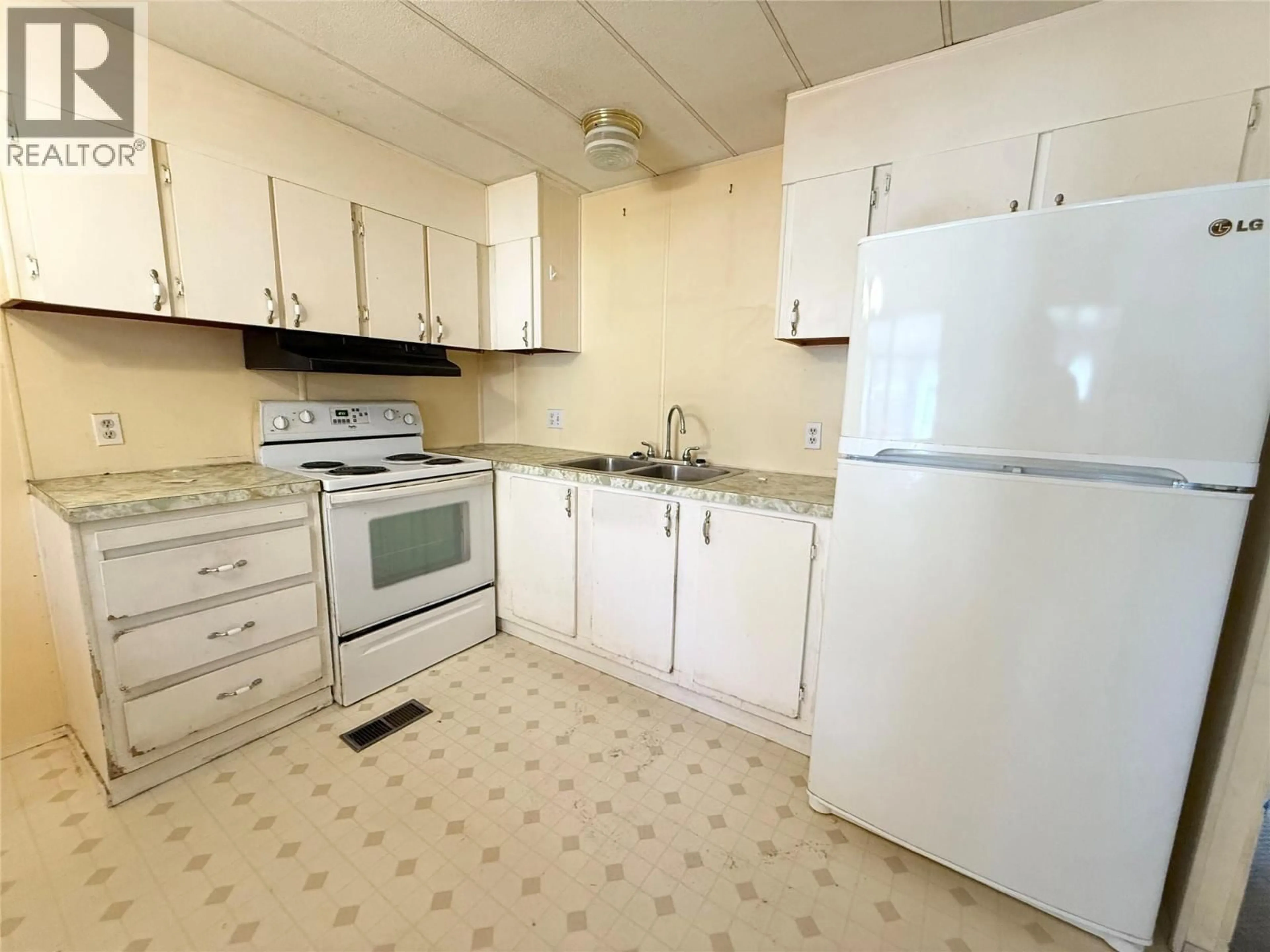 Standard kitchen, unknown for 435 BARWICK AVENUE, Merritt British Columbia V0K1Y0