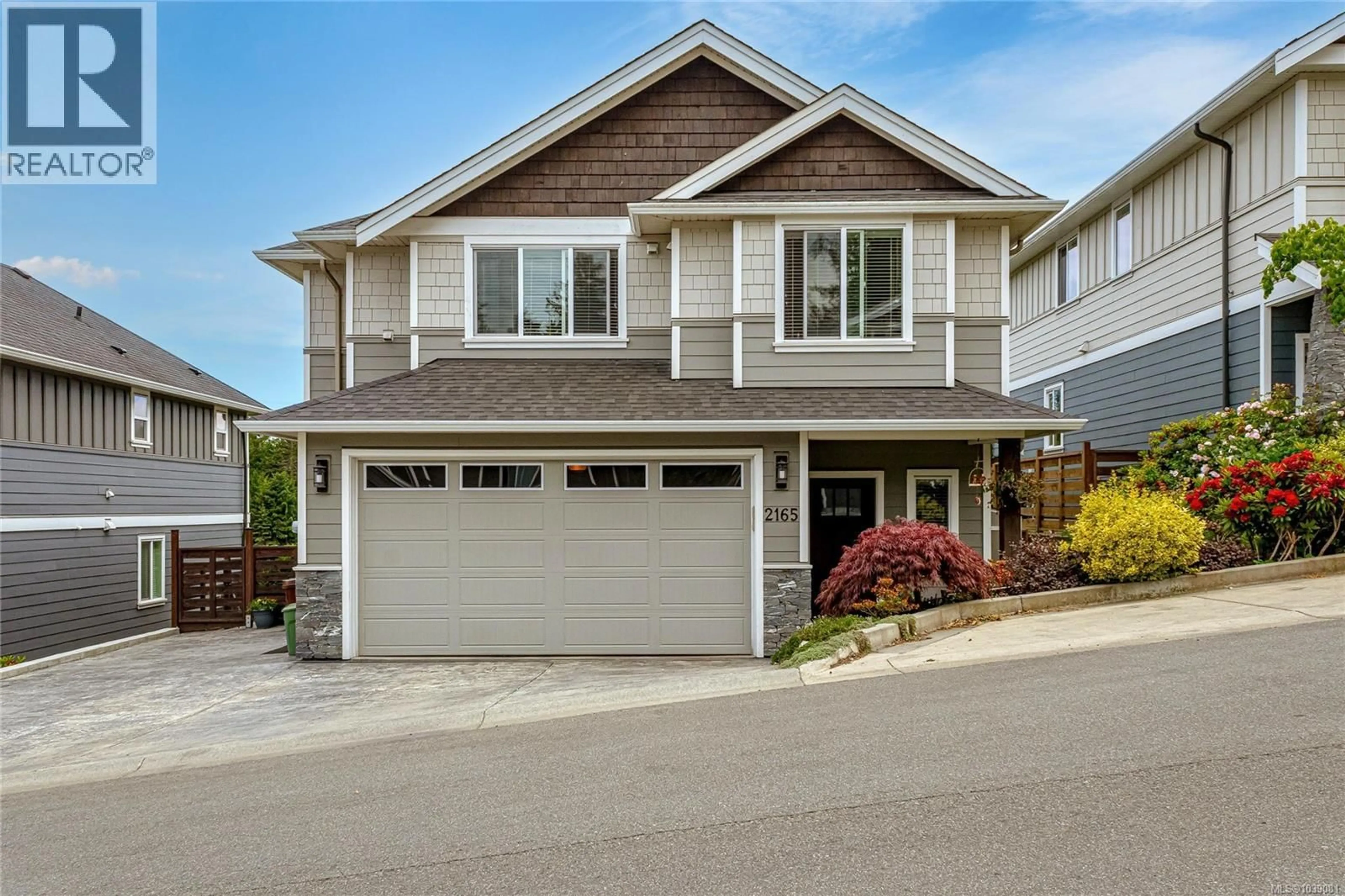 Home with vinyl exterior material, street for 2165 TIMBER RIDGE COURT, Central Saanich British Columbia V8M0C2