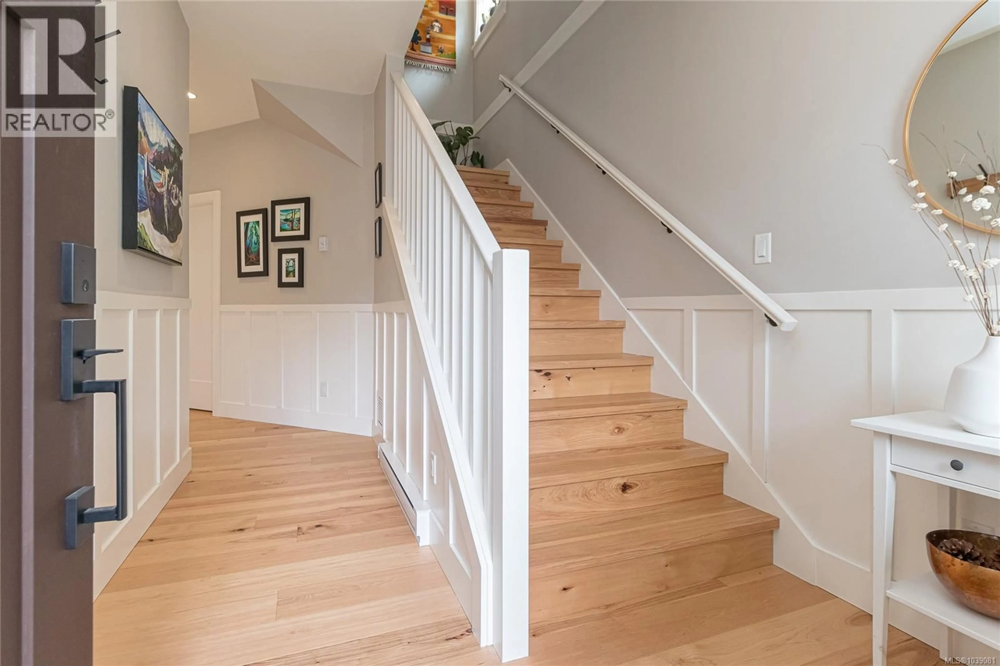 Stairs for 2165 TIMBER RIDGE COURT, Central Saanich British Columbia V8M0C2