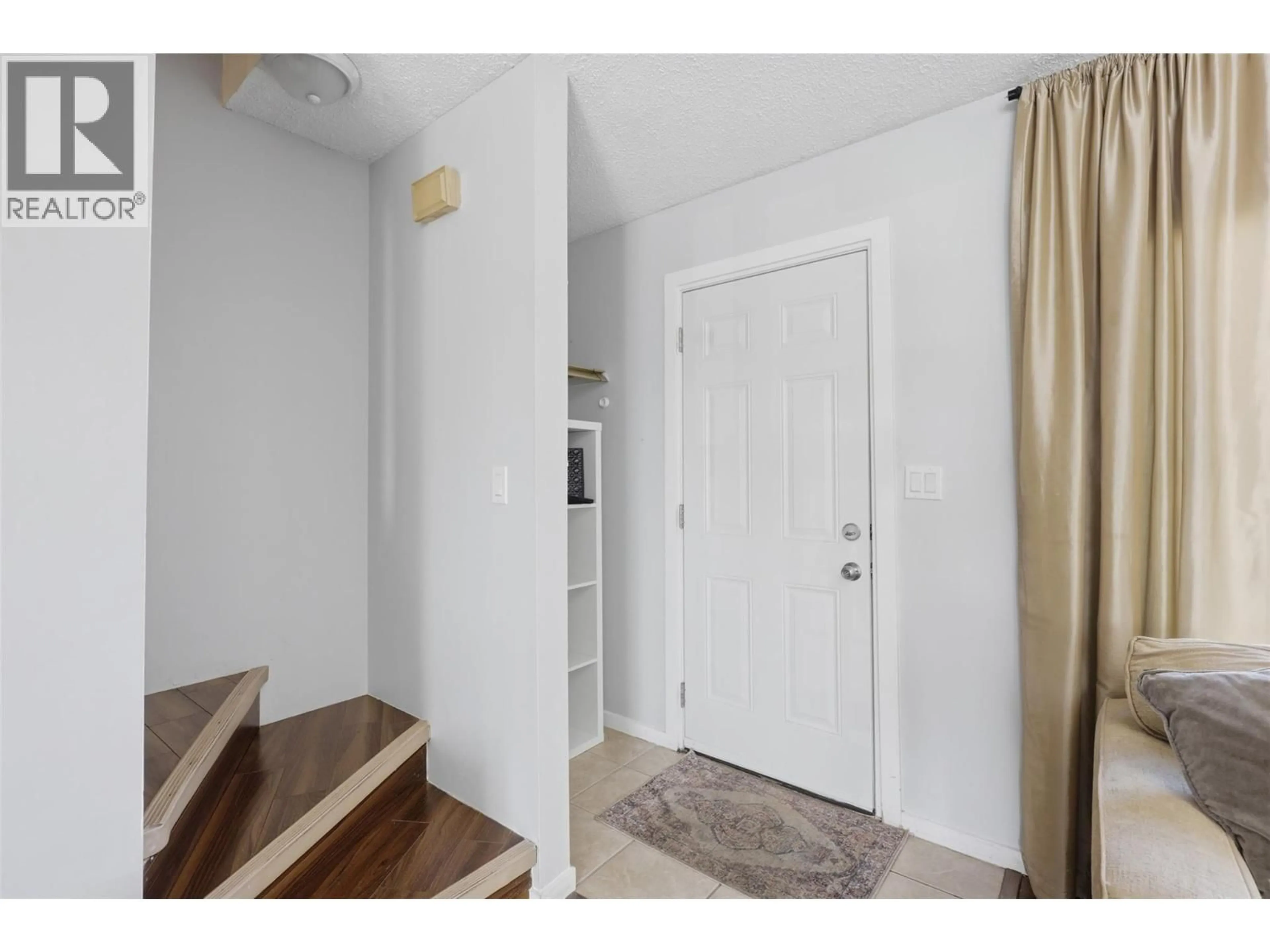 Indoor entryway for 70 - 1605 SUMMIT DRIVE, Kamloops British Columbia V2E2A5