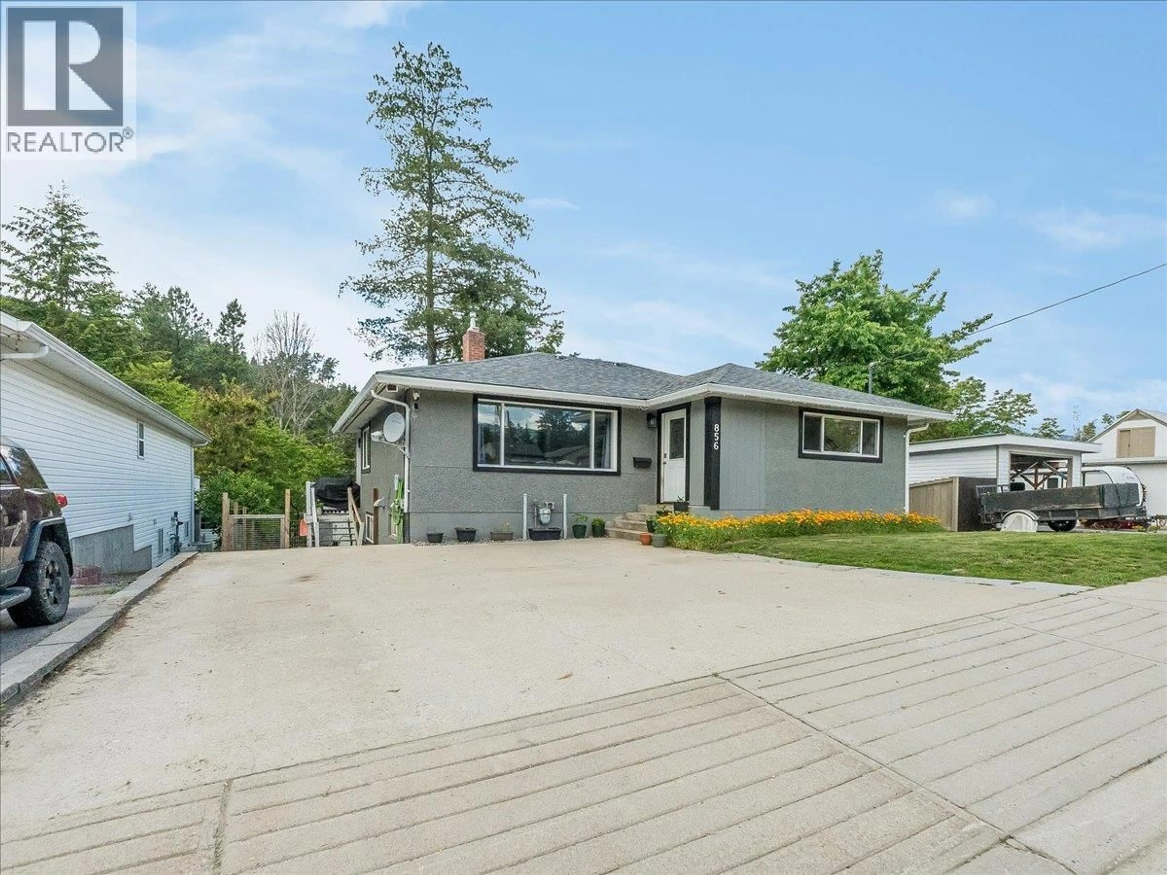 Home with vinyl exterior material, unknown for 856 7TH AVENUE, Castlegar British Columbia V1N1R9