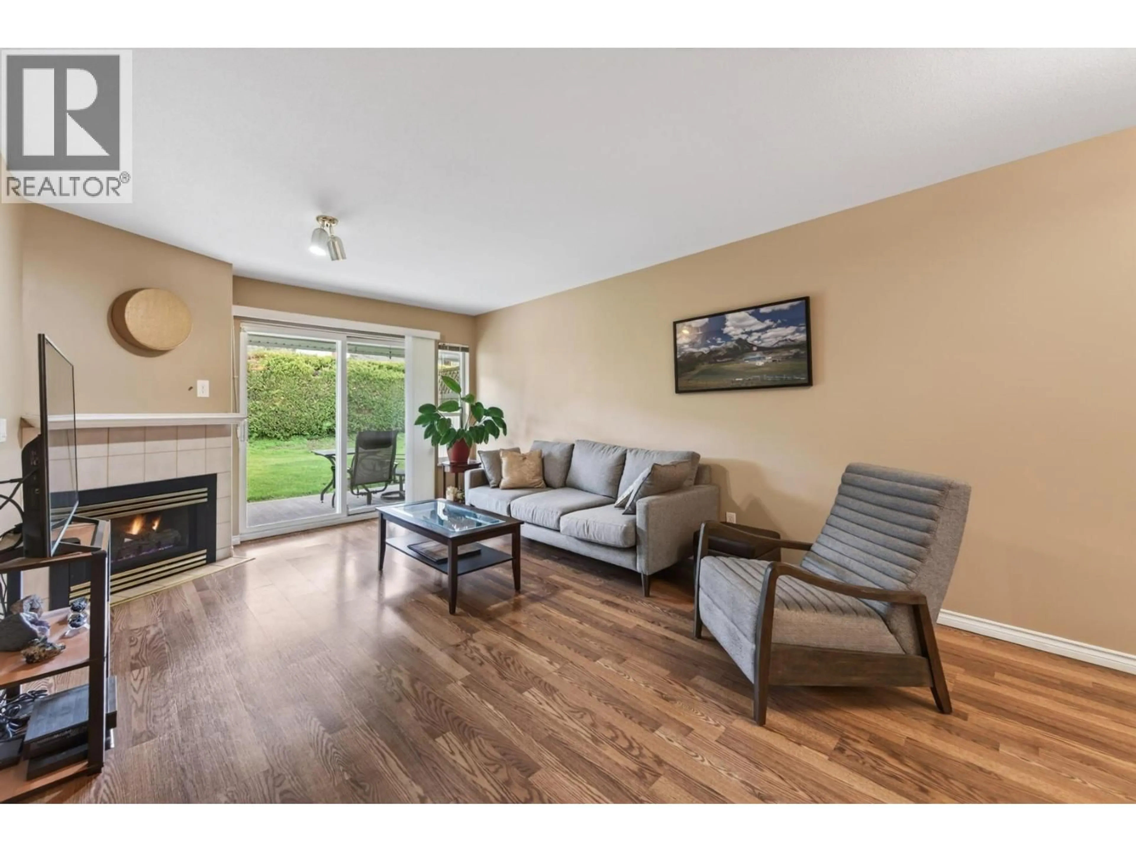 Living room with furniture, wood/laminate floor for 9 - 807 RAILWAY AVENUE, Ashcroft British Columbia V0K1A0
