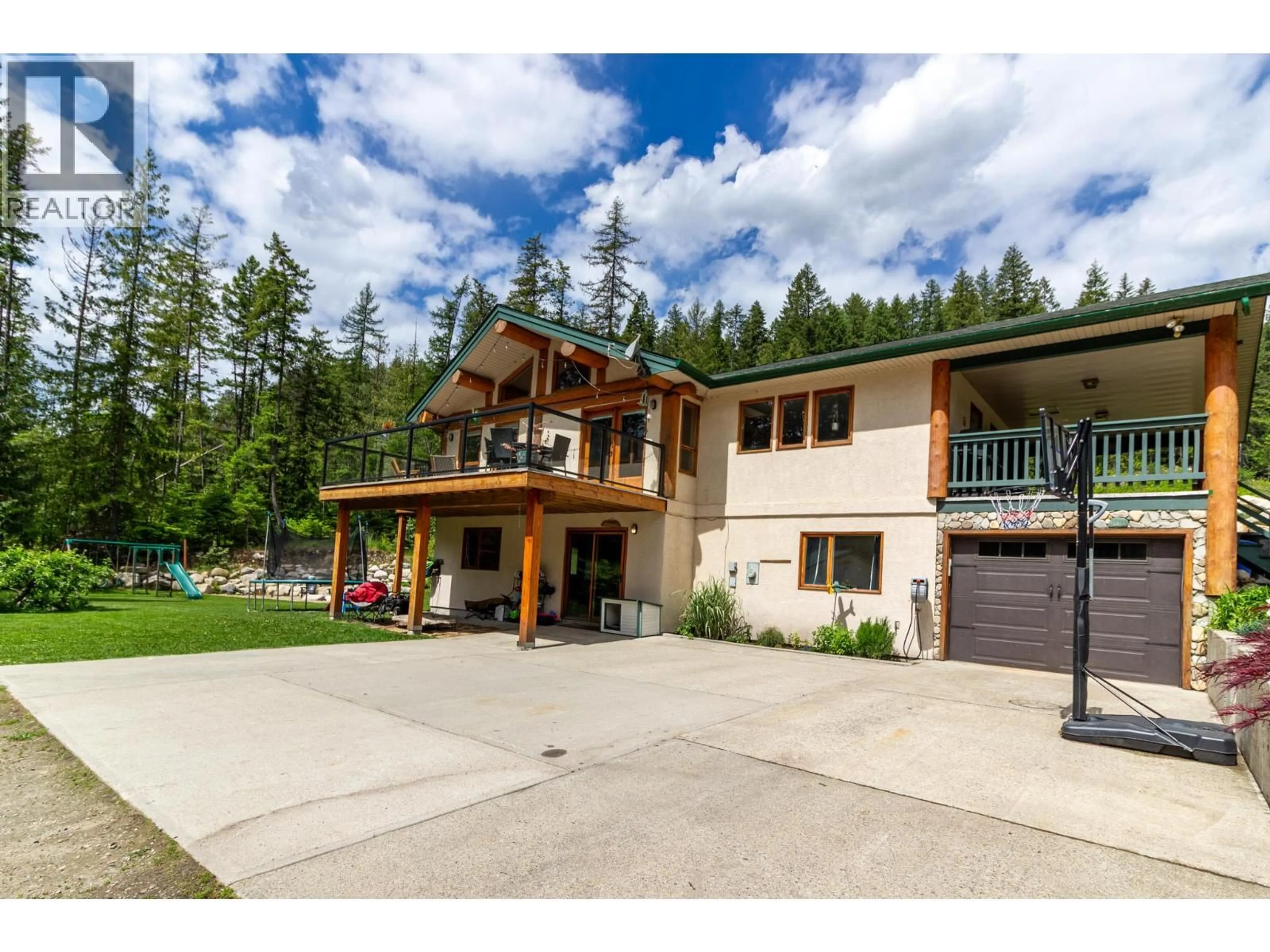 A pic from outside/outdoor area/front of a property/back of a property/a pic from drone, unknown for 3975 HIGHWAY 3A HIGHWAY, Nelson British Columbia V1L6M8