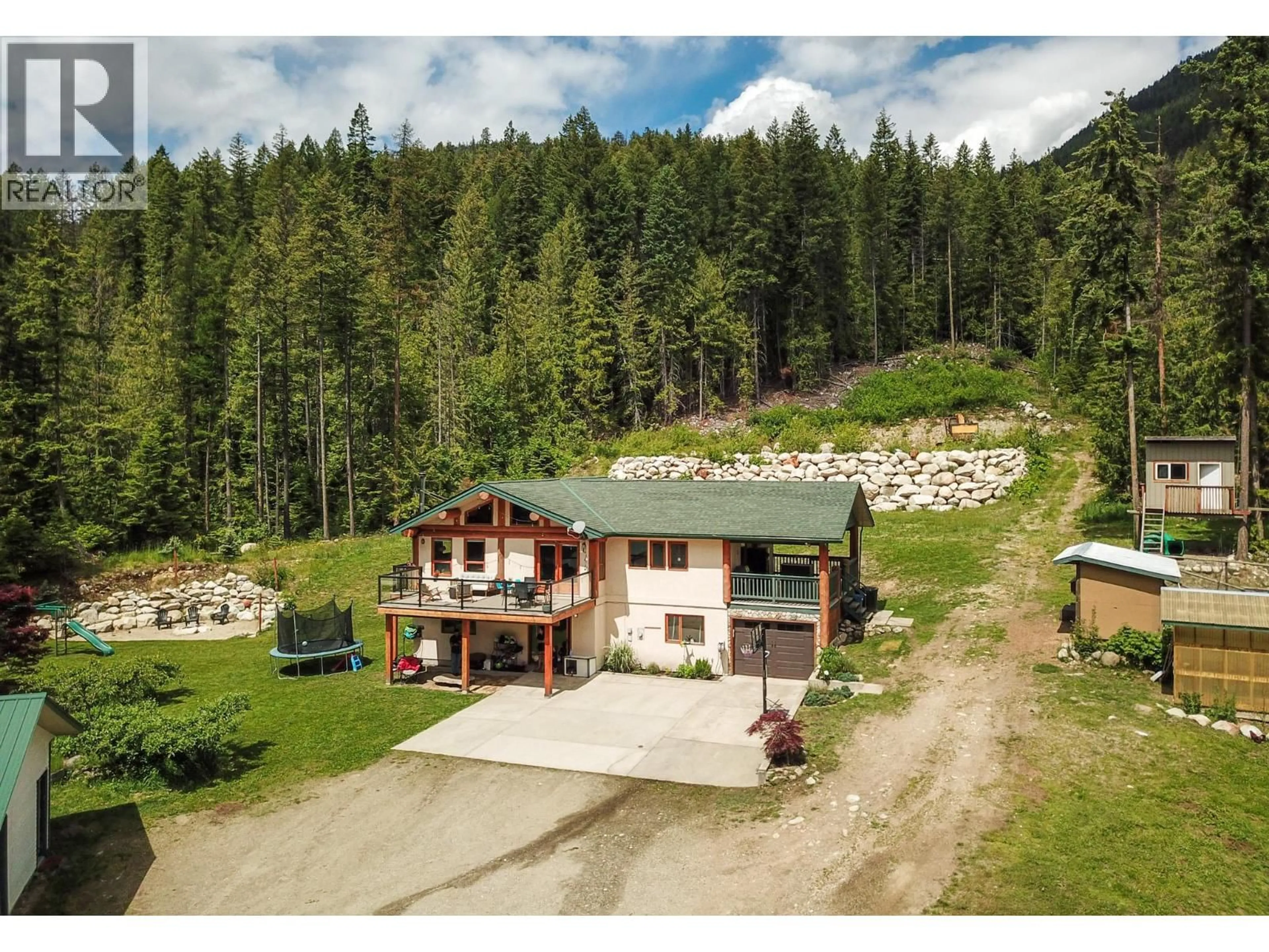 A pic from outside/outdoor area/front of a property/back of a property/a pic from drone, mountain view for 3975 HIGHWAY 3A HIGHWAY, Nelson British Columbia V1L6M8