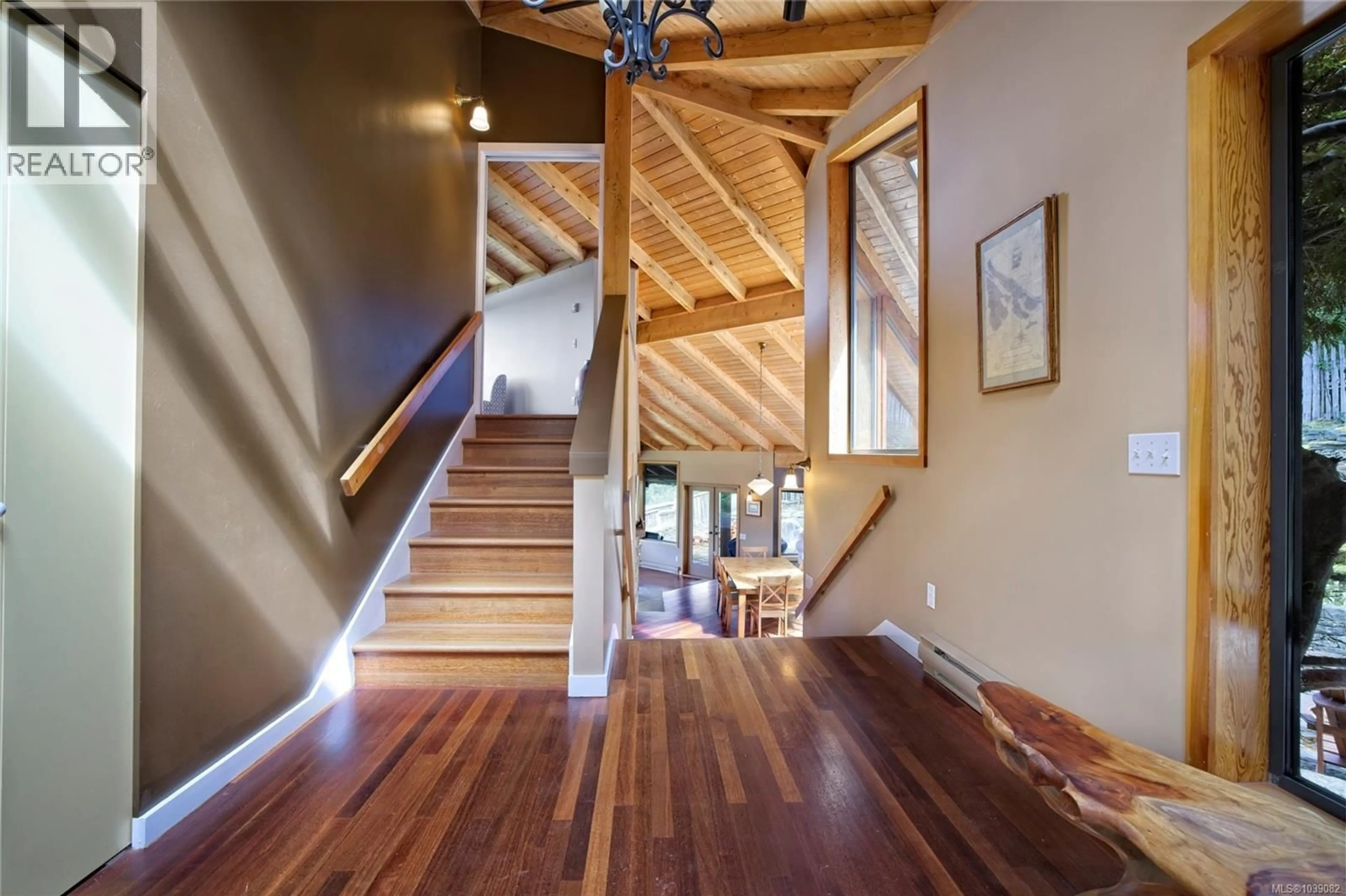 Indoor foyer for 378 WRIGHT ROAD, Salt Spring British Columbia V8K2H8